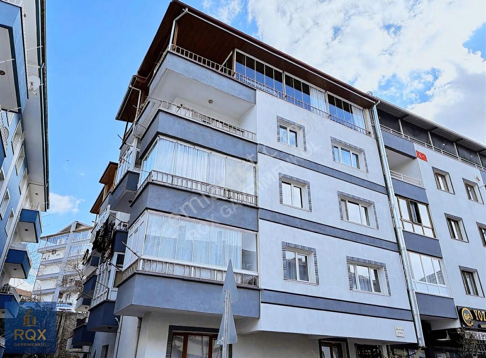 Etimesgut Merkezde Cadde Üzeri Ön Cephe Yapılı 5+1 Dubleks Daire