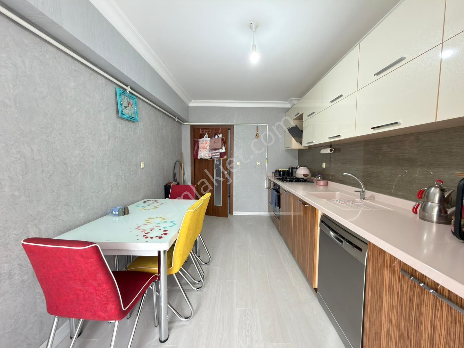 Lokman Hekim Hast. Yakını Asansörlü Bina Orta Kat 3+1 Bağımsız - Görsel 18