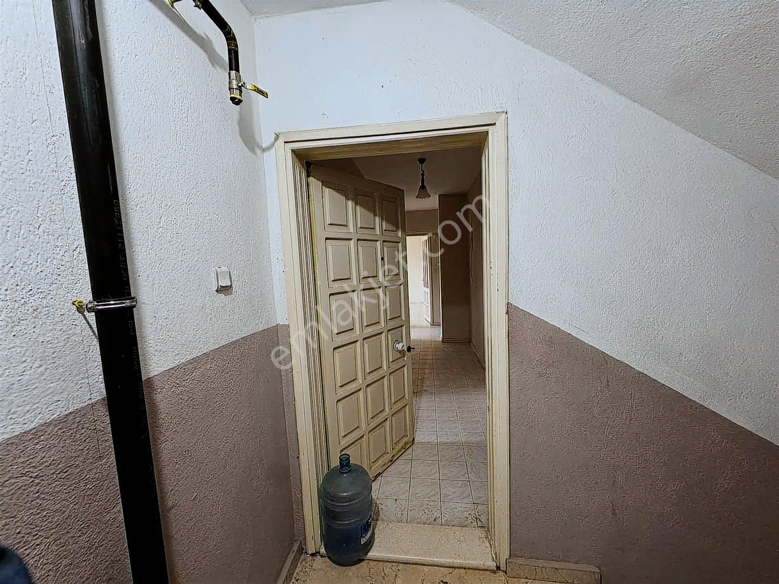 Fatih Mah. Mezarlıkbaşı Cami Mevkii Ara Kat Ön Cephe 3+1 Daire