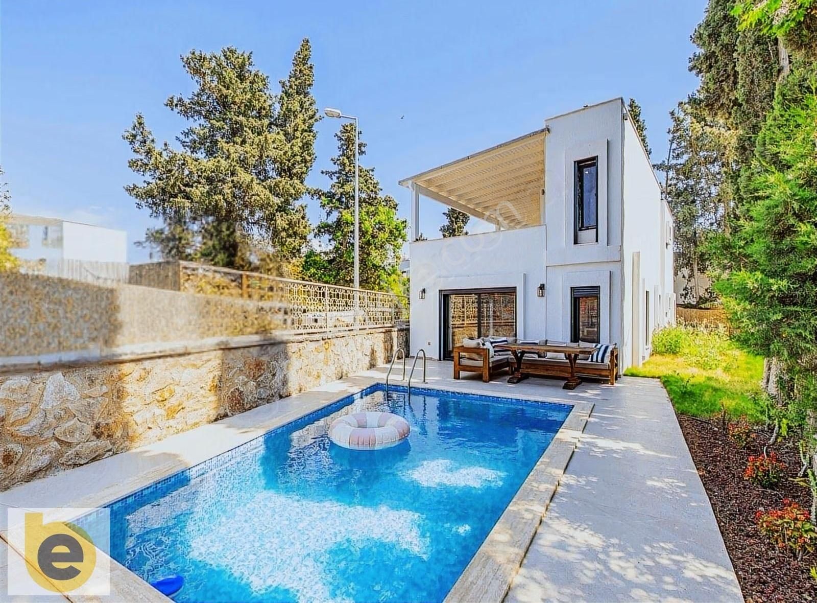 Gümüşlük Merkez'de Özel Havuzlu Satılık 3+1 Müstakil Villa