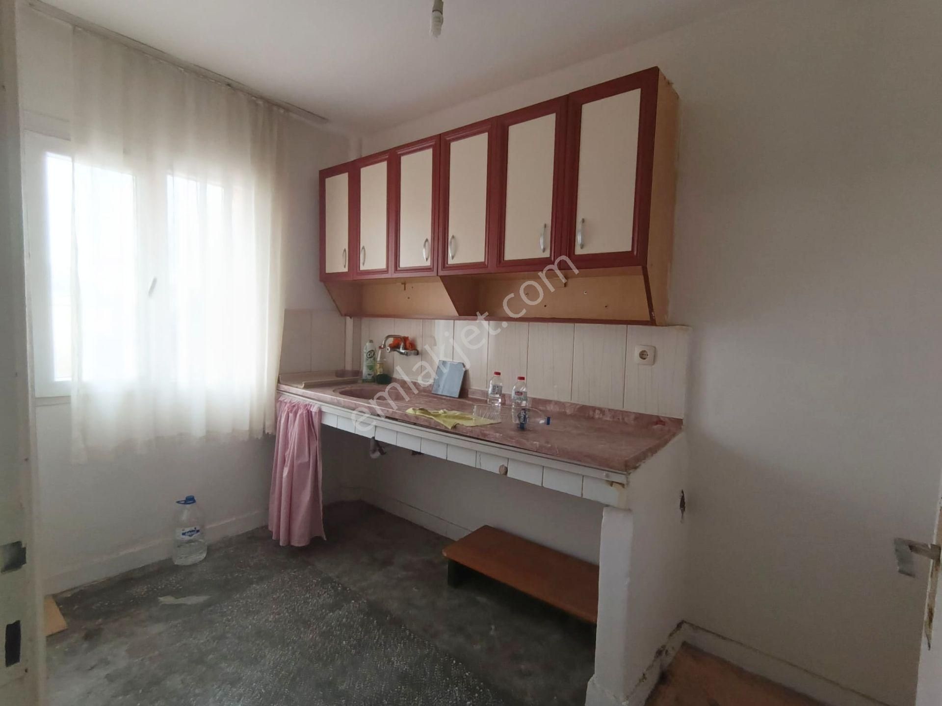 Zincirlibağlar Yeşiloba Kapalı Semt Pazarına Yakın Geniş Oturumlu 2+1 Kiralık Daire