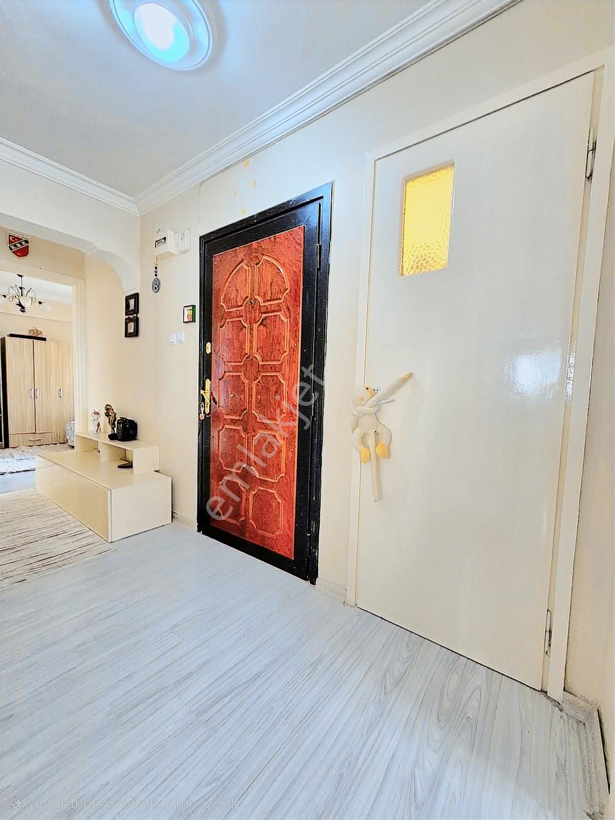 K.yaka Lisesi Yakını Köşe Bina Ara Kat 3+1 135 M2 - Görsel 6