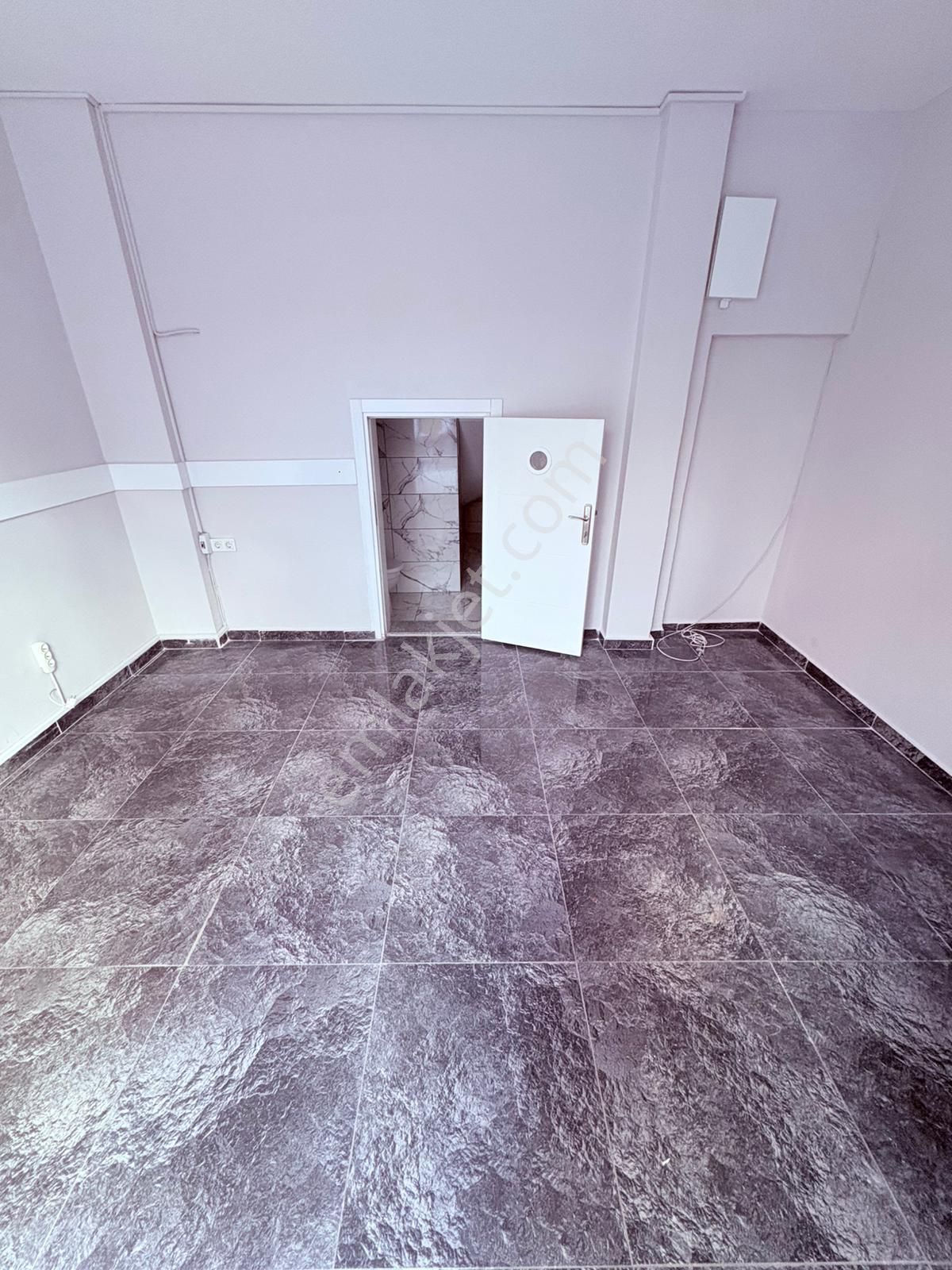 Karşıyaka Tuna Mah.’de Full Tadilatlı, Hazır Kiracılığa Uygun Şık Dükkan! - Görsel 4