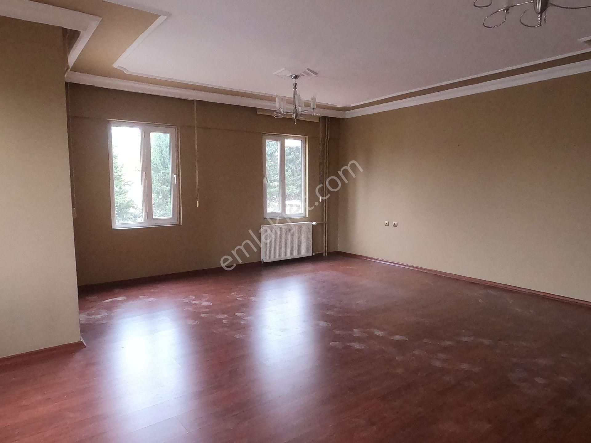 Kiralık Daire Oldukça Geniş 3+1 180 M2 Arakat Bağbaşı