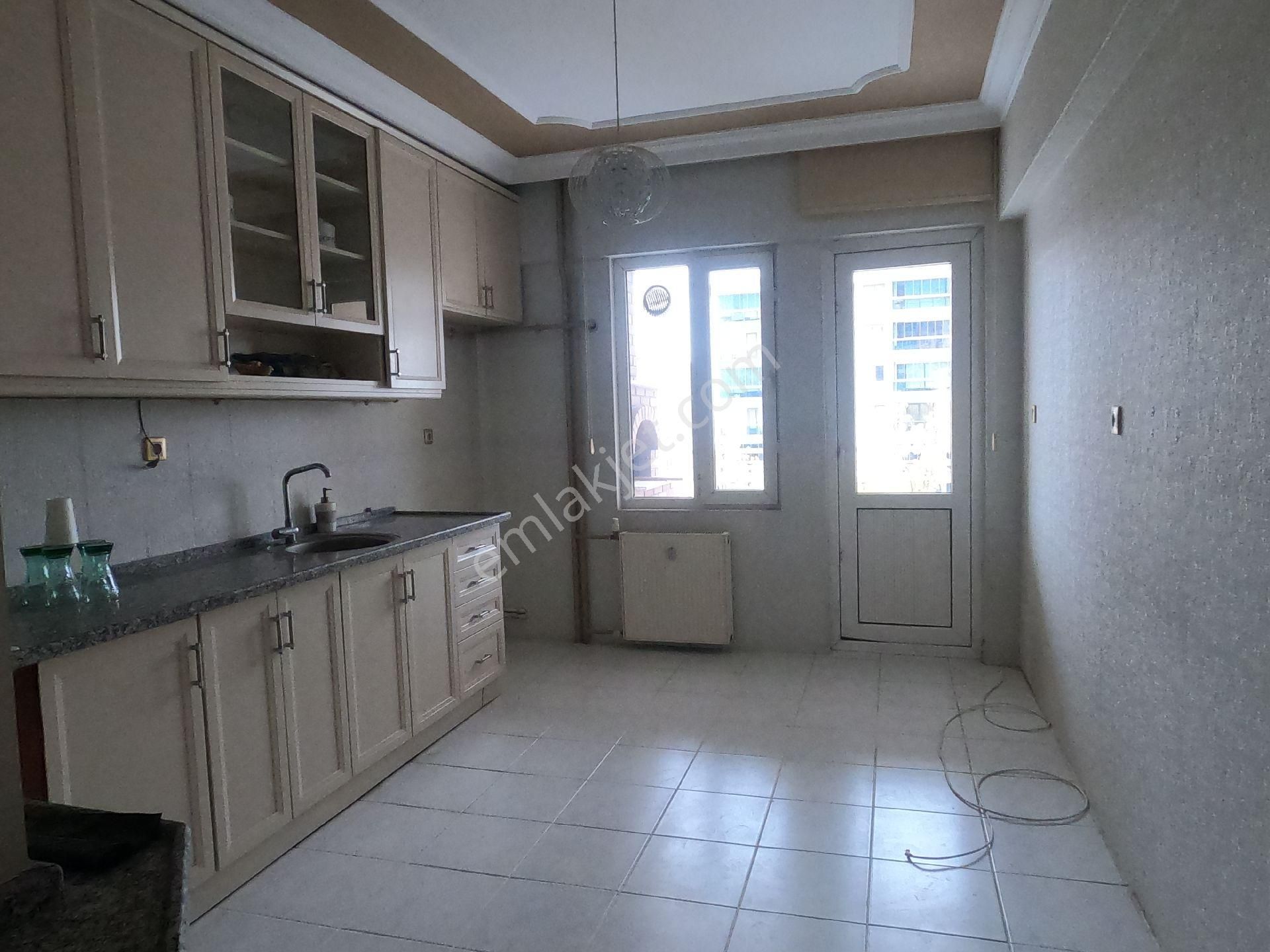 Kiralık Daire Oldukça Geniş 3+1 180 M2 Arakat Bağbaşı - Görsel 30