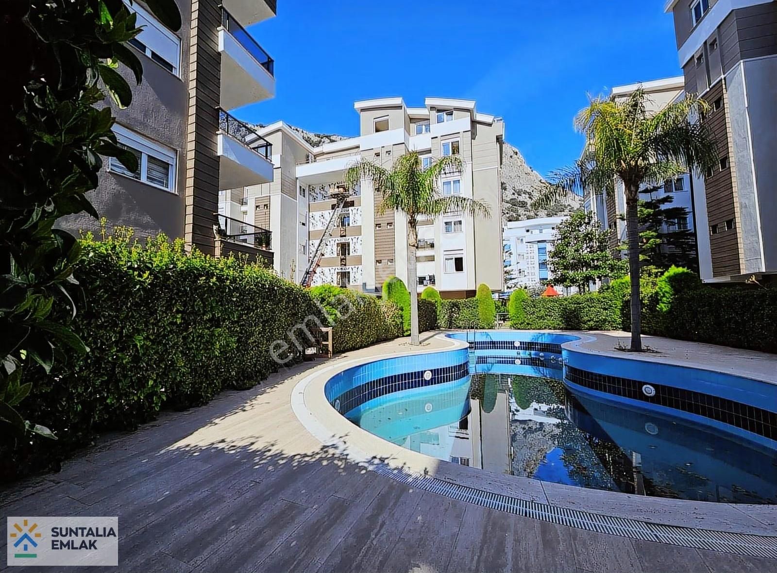 Konyaaltı Site İçi Havuzlu Arakat 2+1 Doğalgazlı Ayrı Mutfaklı