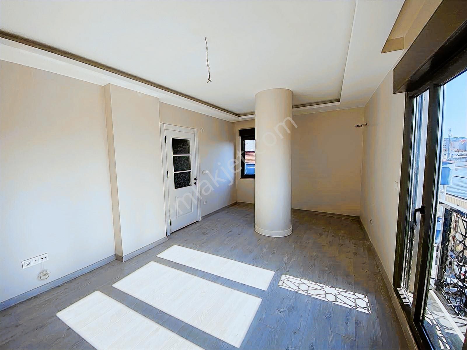 Marmaray Durağı Karşısı Sıfır Binada 4+2 Dubleks Daire