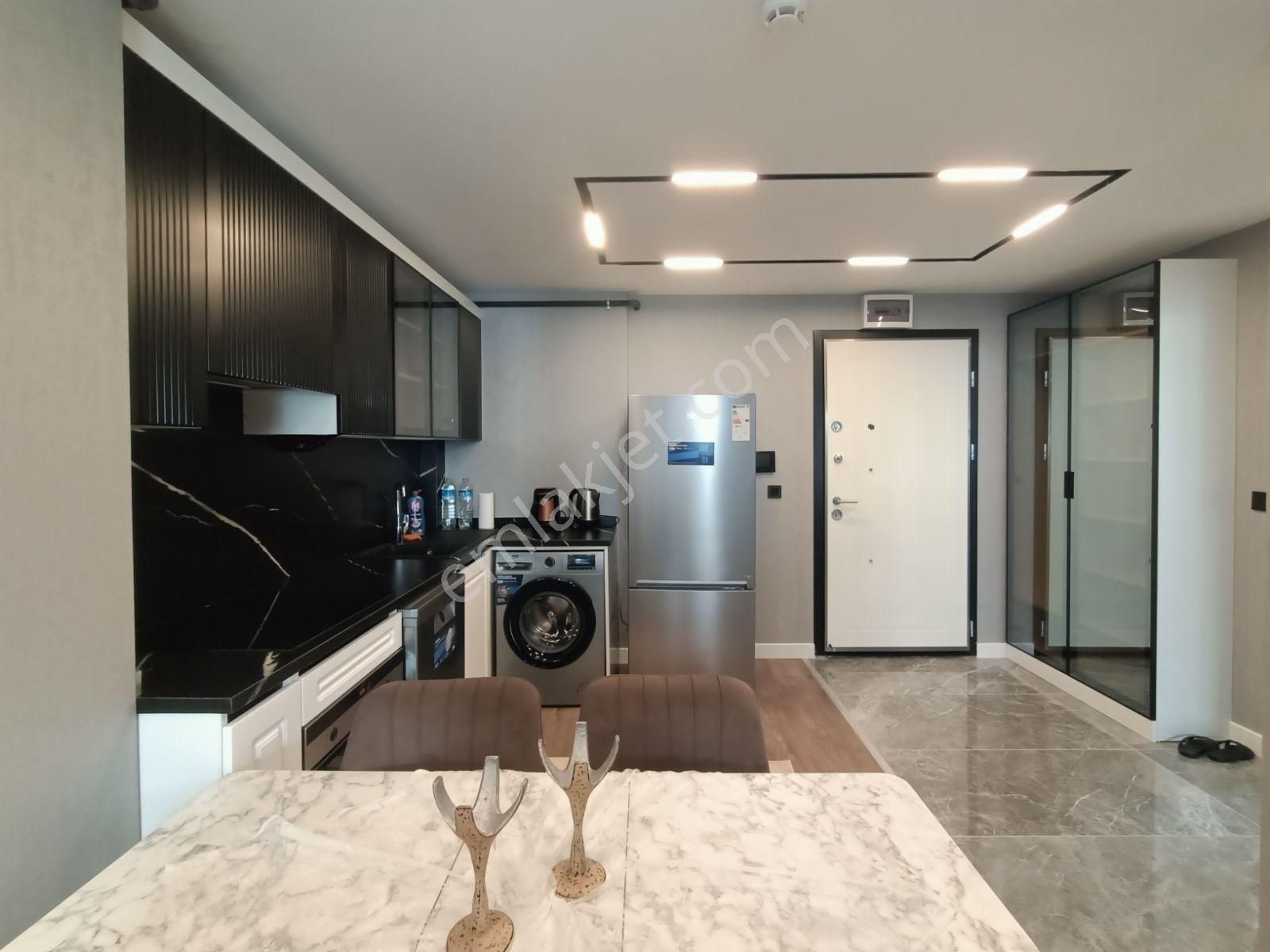 Emaks'tan/gop'ta/merkezi Lokasyonda/eşyalı-mobilyalı/katta/1+1