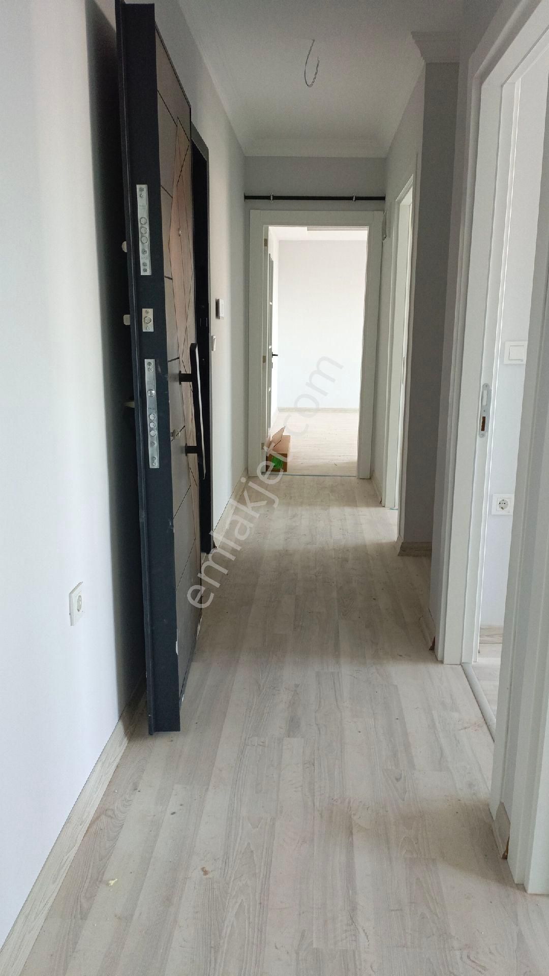 Güzelyalı Güven Emlaktan Acil Satılık 2+1 Asansörlü Temiz Daire - Görsel 13