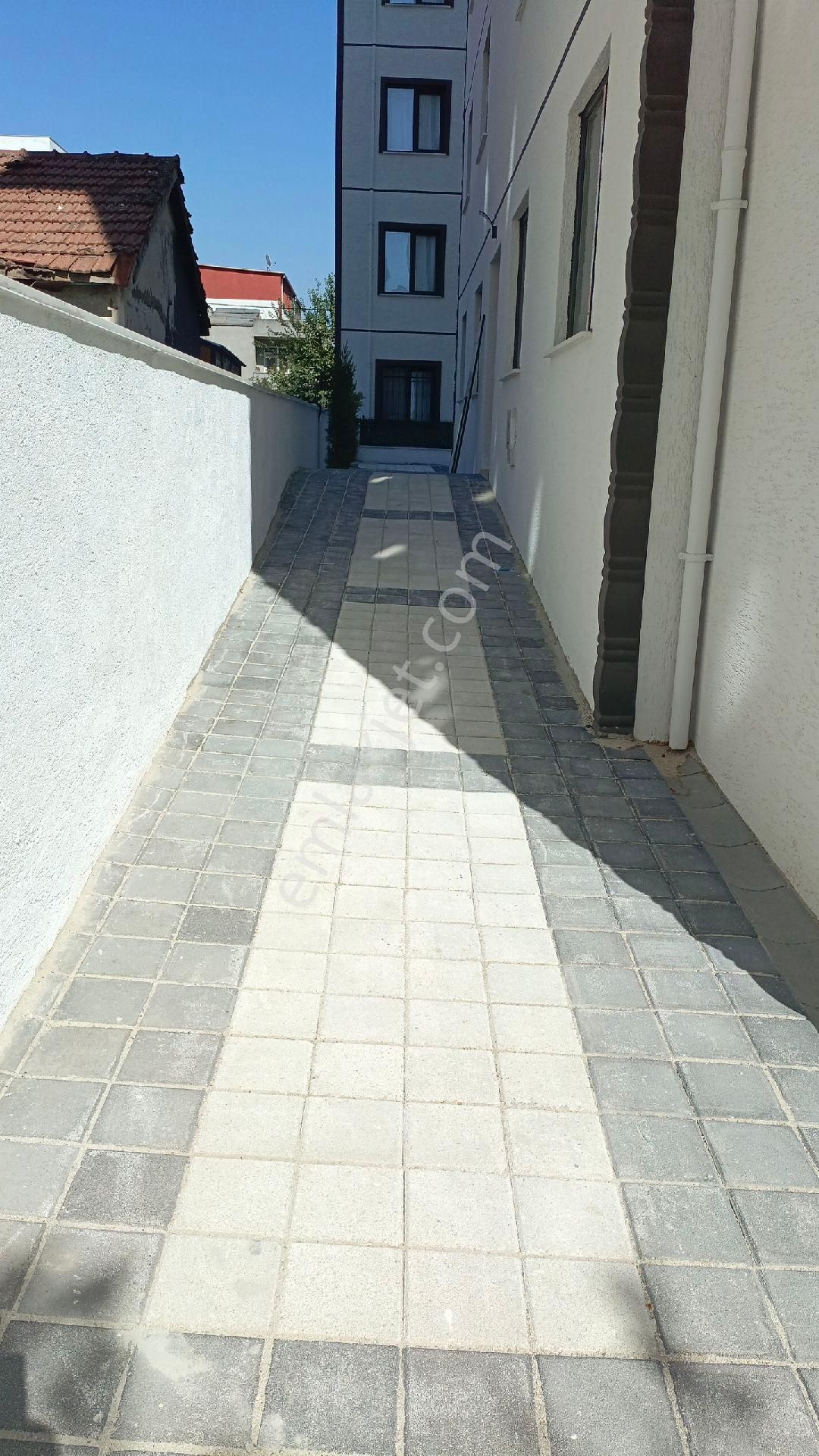 Güzelyalı Güven Emlaktan Acil Satılık 2+1 Asansörlü Temiz Daire - Görsel 3