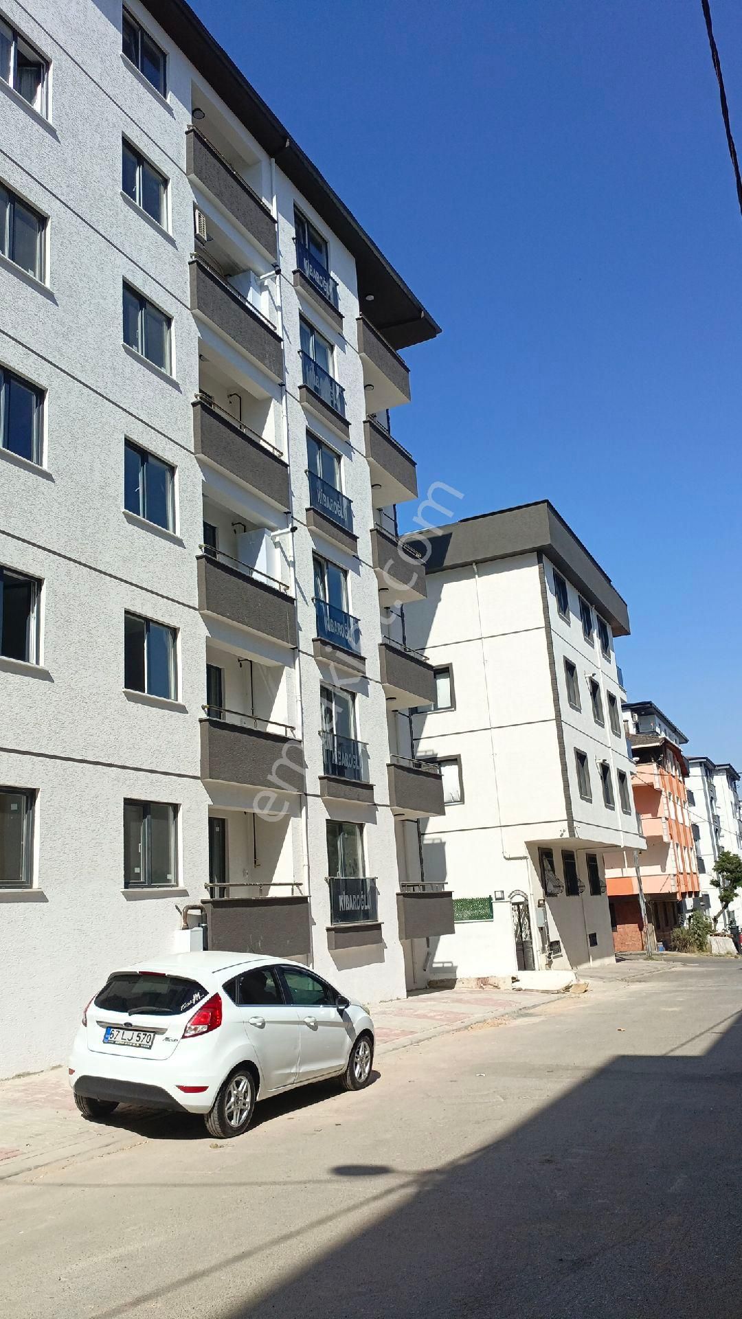 Güzelyalı Güven Emlaktan Acil Satılık 2+1 Asansörlü Temiz Daire