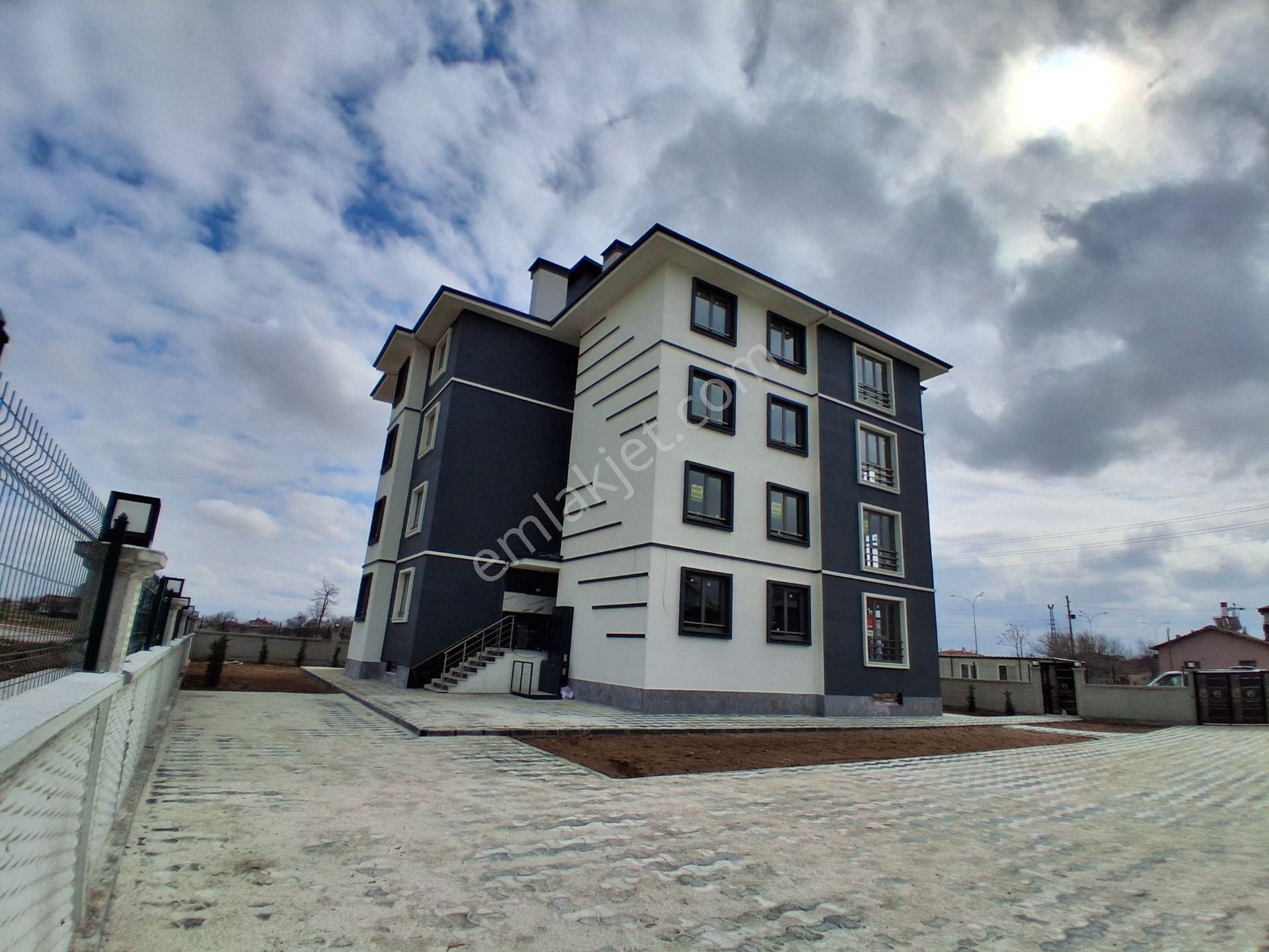 İstiklal Mahallesin De Acil Satılık 2+1 Ara Kat Sıfır Daire - Görsel 1