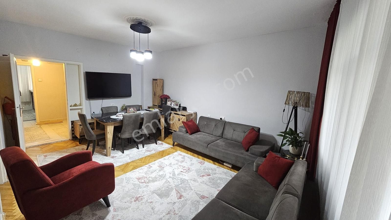 Ertuğrul Gazi Mah Metroya Yürüme Mesafesinde Ara Kat