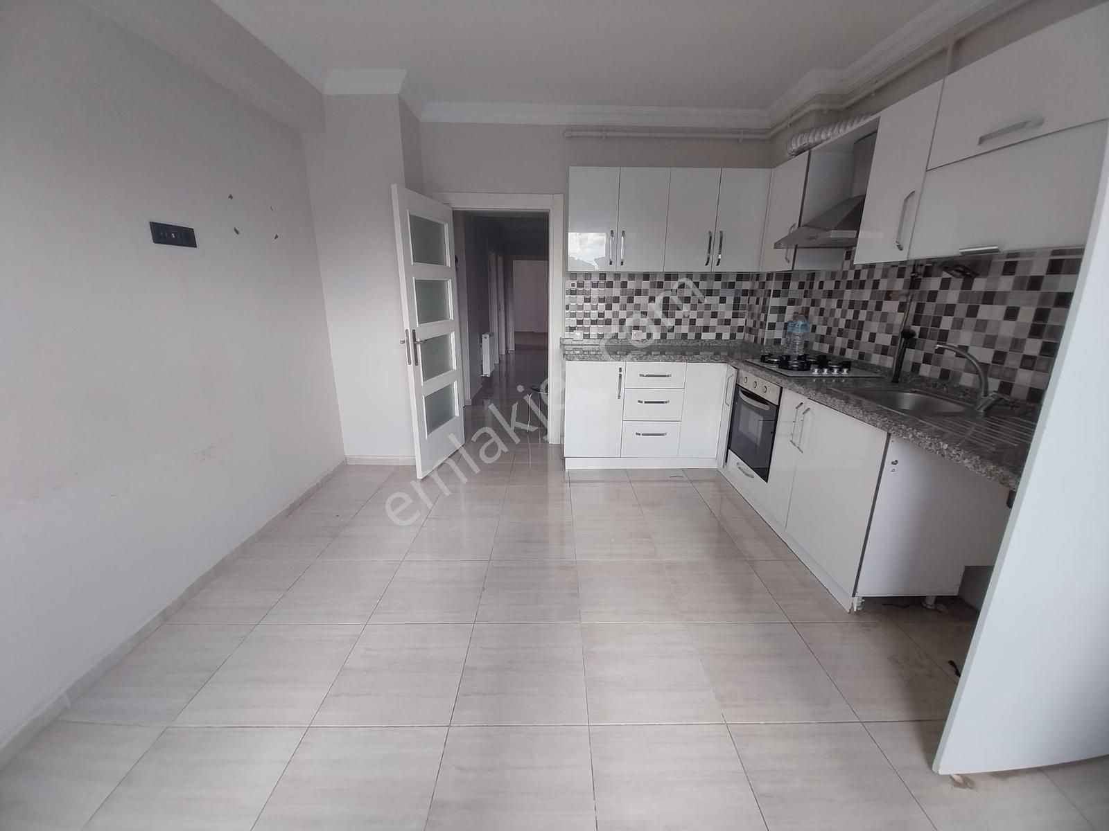 Çamlıca Tombakzade Bulvarı Kombili Asansörlü Kiralık 3+1 Daire - Görsel 5