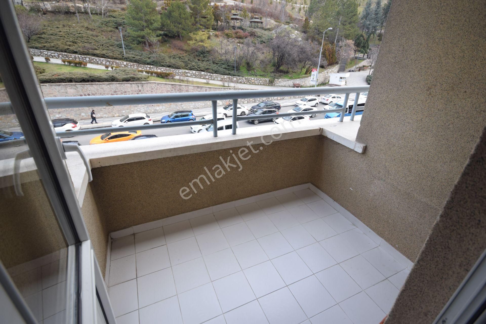 İlk-ev'den Dikmen Caddesi Üzerinde Asansörlü Ara Katta Ön Cephe Bağımsız Salon 3+1 Merkezi Sistem - Görsel 5