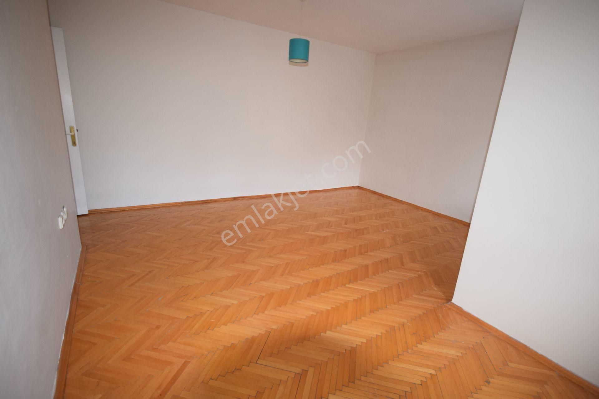 İlk-ev'den Dikmen Caddesi Üzerinde Asansörlü Ara Katta Ön Cephe Bağımsız Salon 3+1 Merkezi Sistem - Görsel 22