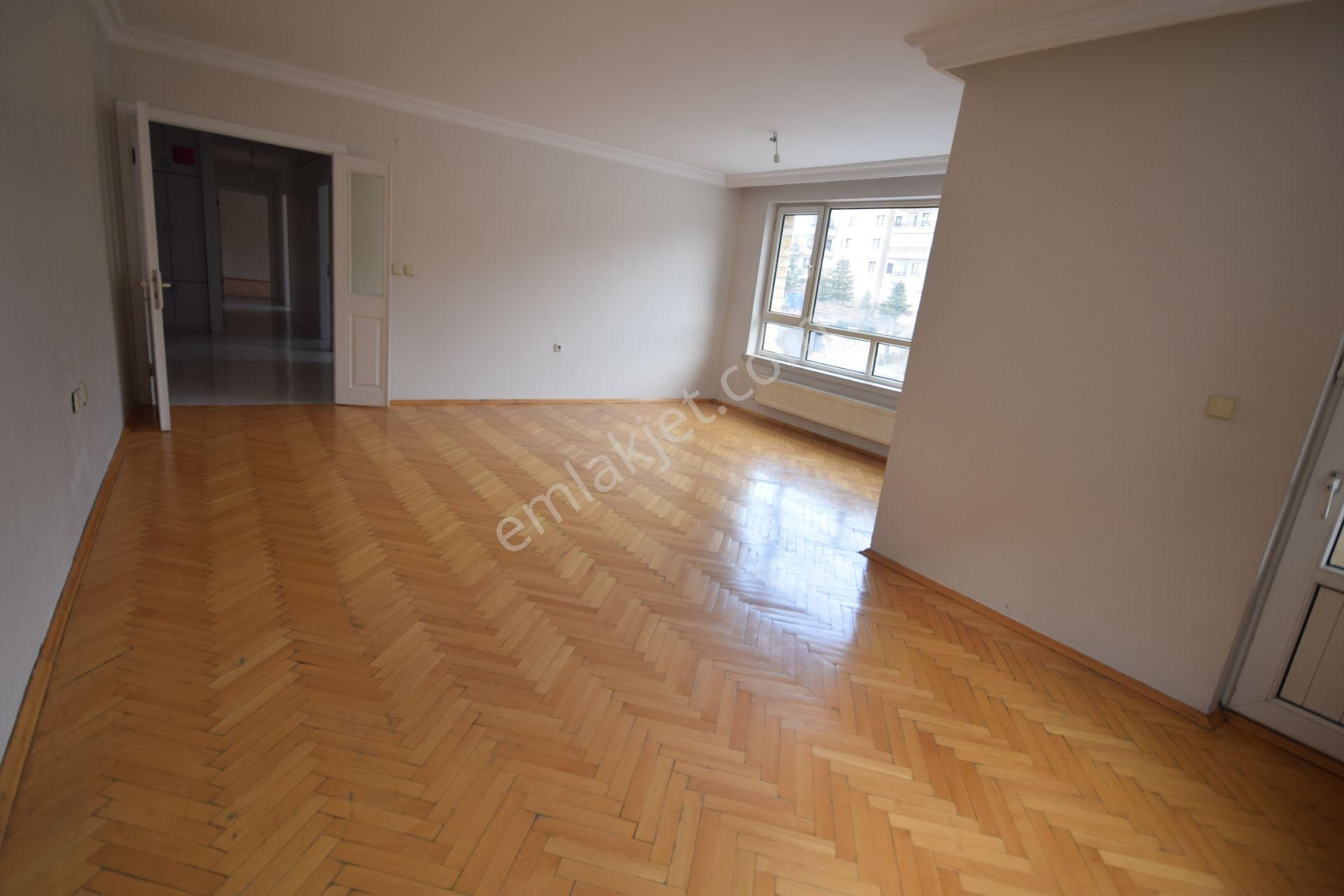 İlk-ev'den Dikmen Caddesi Üzerinde Asansörlü Ara Katta Ön Cephe Bağımsız Salon 3+1 Merkezi Sistem - Görsel 2