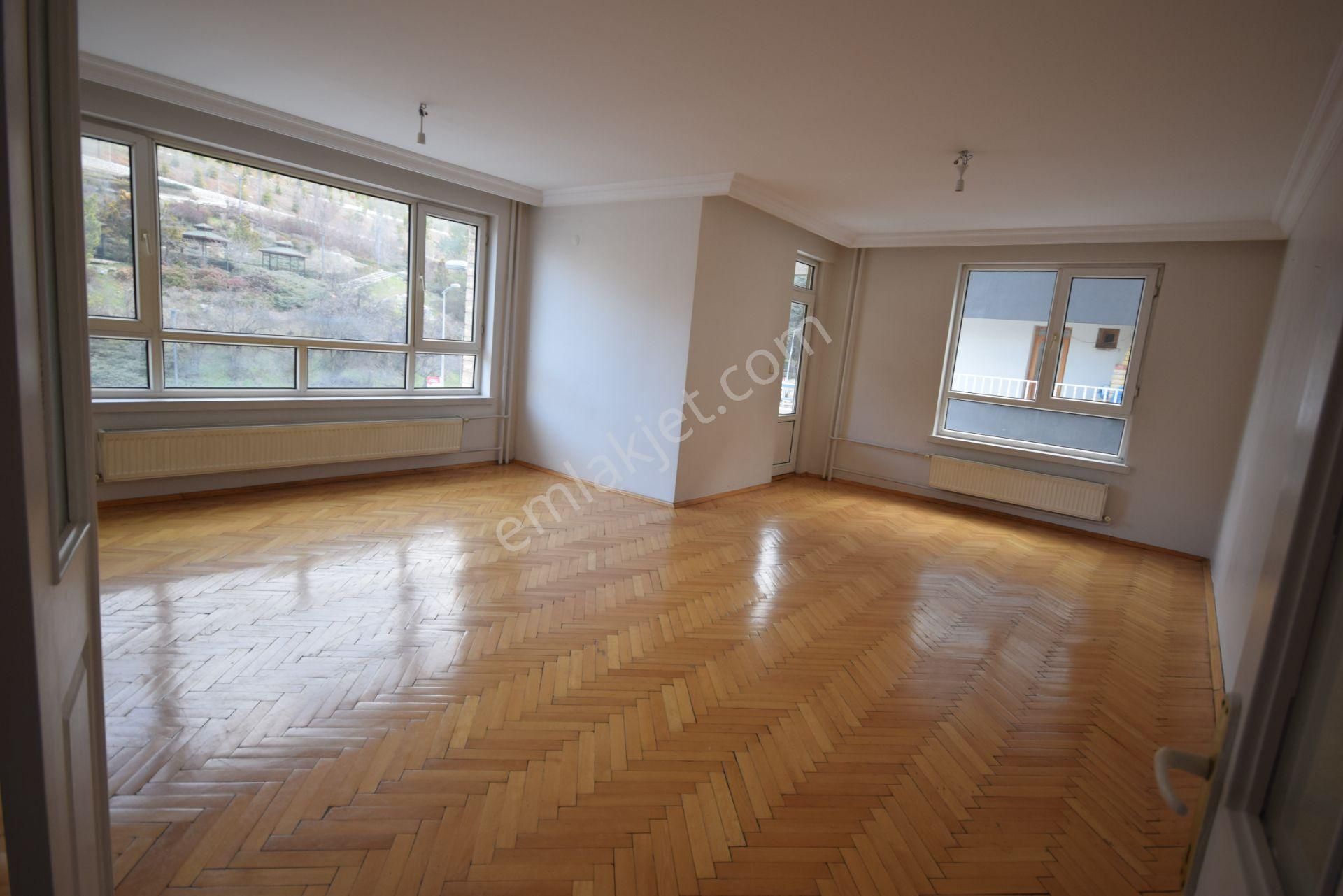 İlk-ev'den Dikmen Caddesi Üzerinde Asansörlü Ara Katta Ön Cephe Bağımsız Salon 3+1 Merkezi Sistem