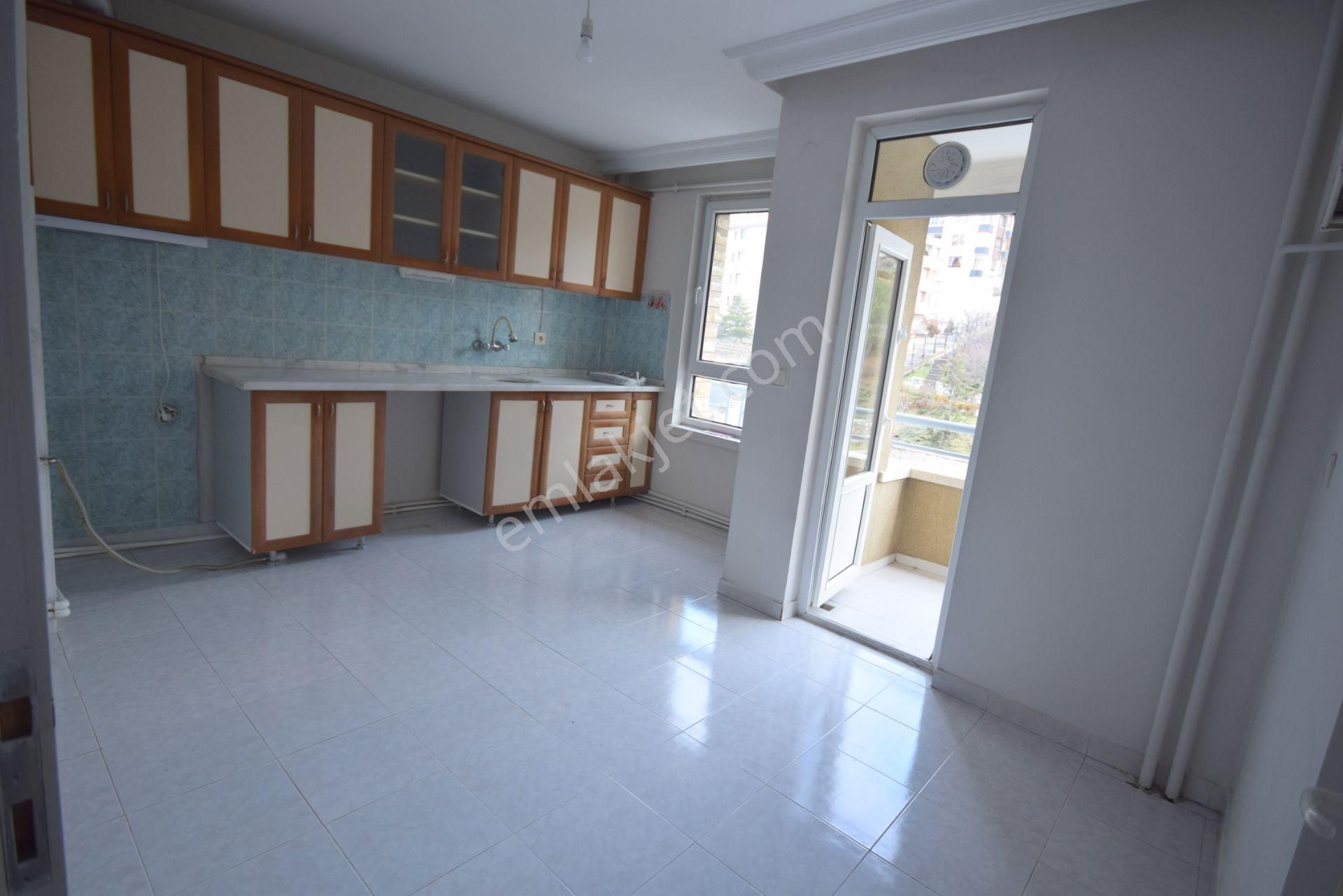 İlk-ev'den Dikmen Caddesi Üzerinde Asansörlü Ara Katta Ön Cephe Bağımsız Salon 3+1 Merkezi Sistem - Görsel 10