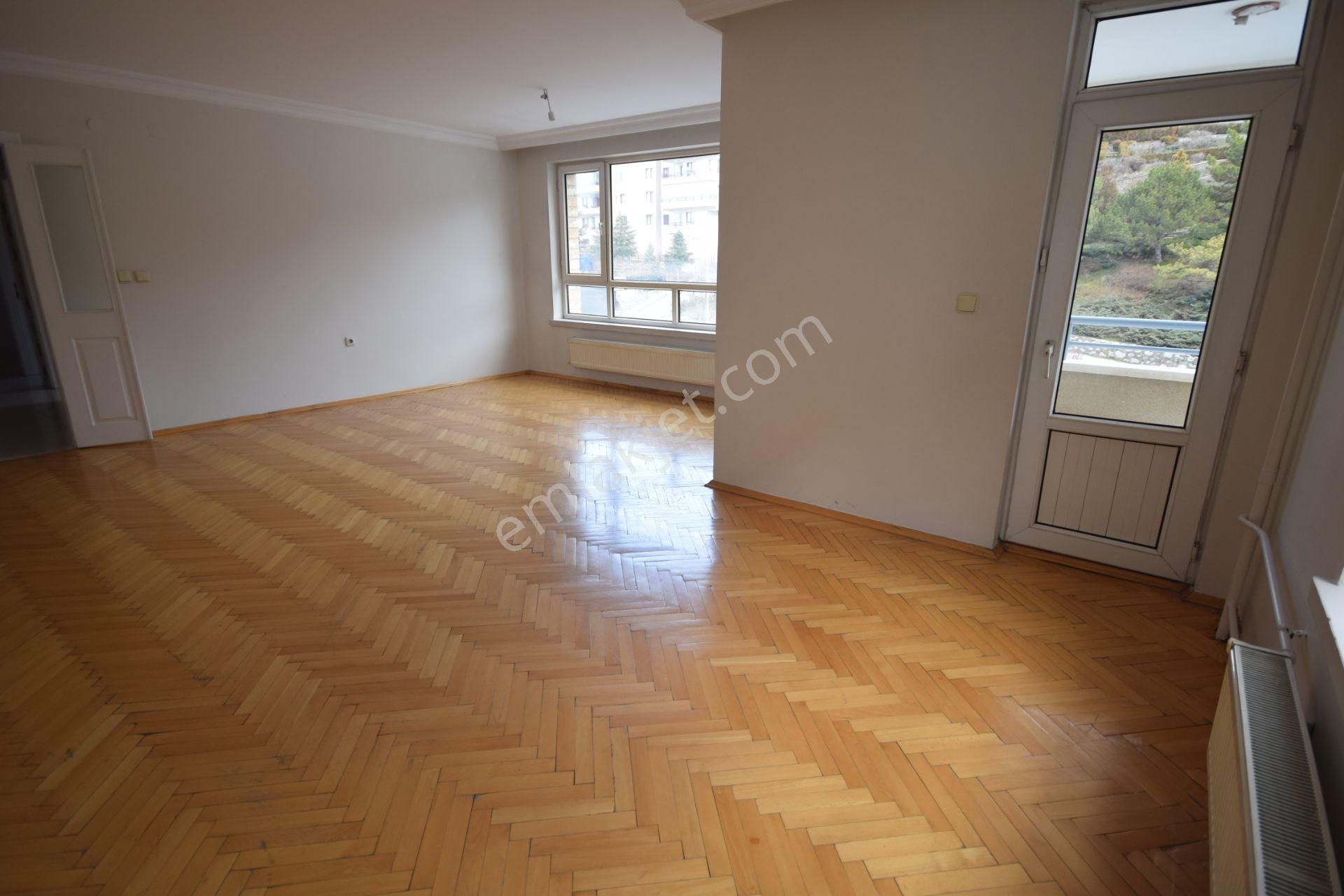 İlk-ev'den Dikmen Caddesi Üzerinde Asansörlü Ara Katta Ön Cephe Bağımsız Salon 3+1 Merkezi Sistem - Görsel 3