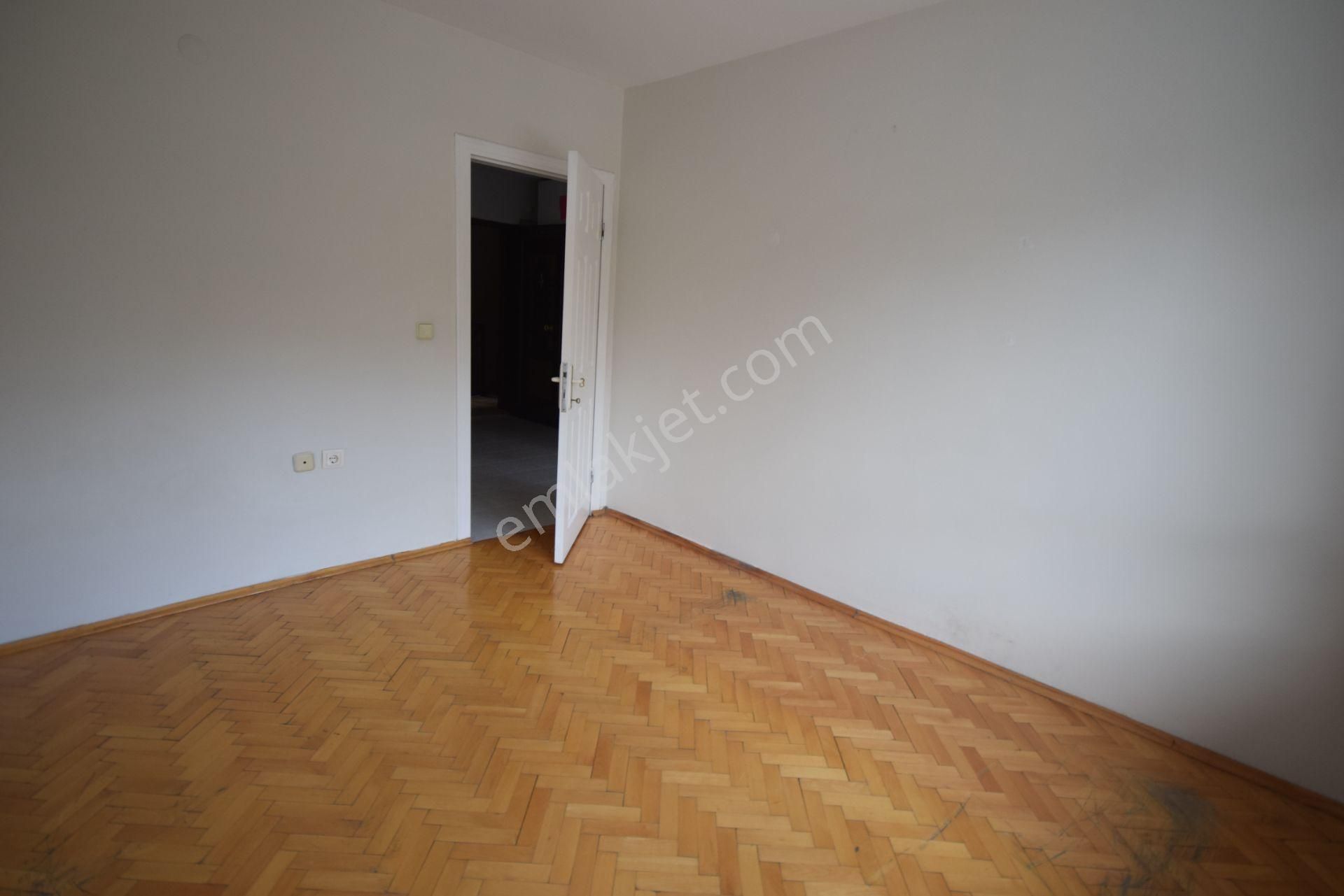 İlk-ev'den Dikmen Caddesi Üzerinde Asansörlü Ara Katta Ön Cephe Bağımsız Salon 3+1 Merkezi Sistem - Görsel 9