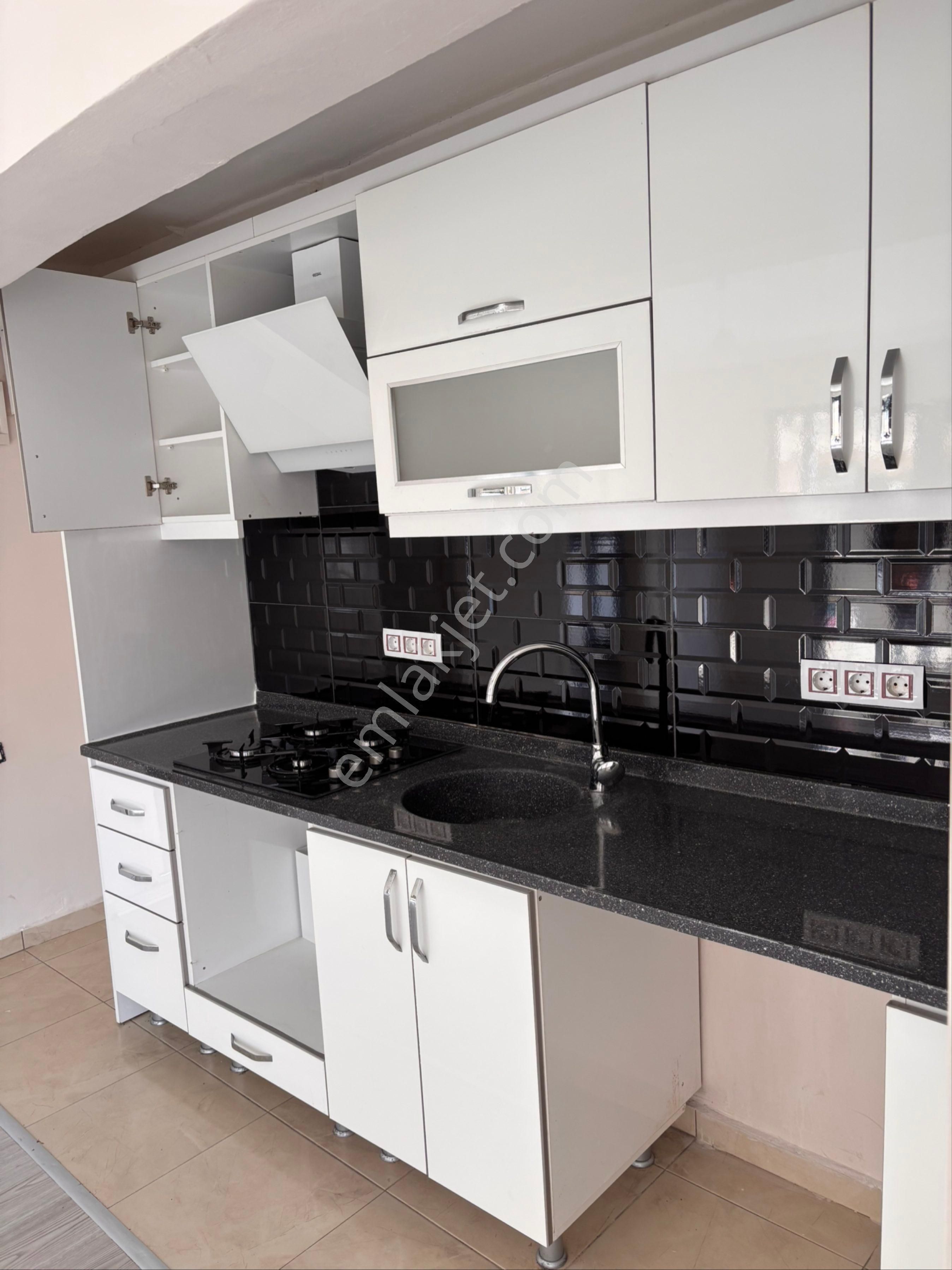 Sahibinden Çıldır Mahallesinde Yenilenmiş 1+1 - Görsel 3