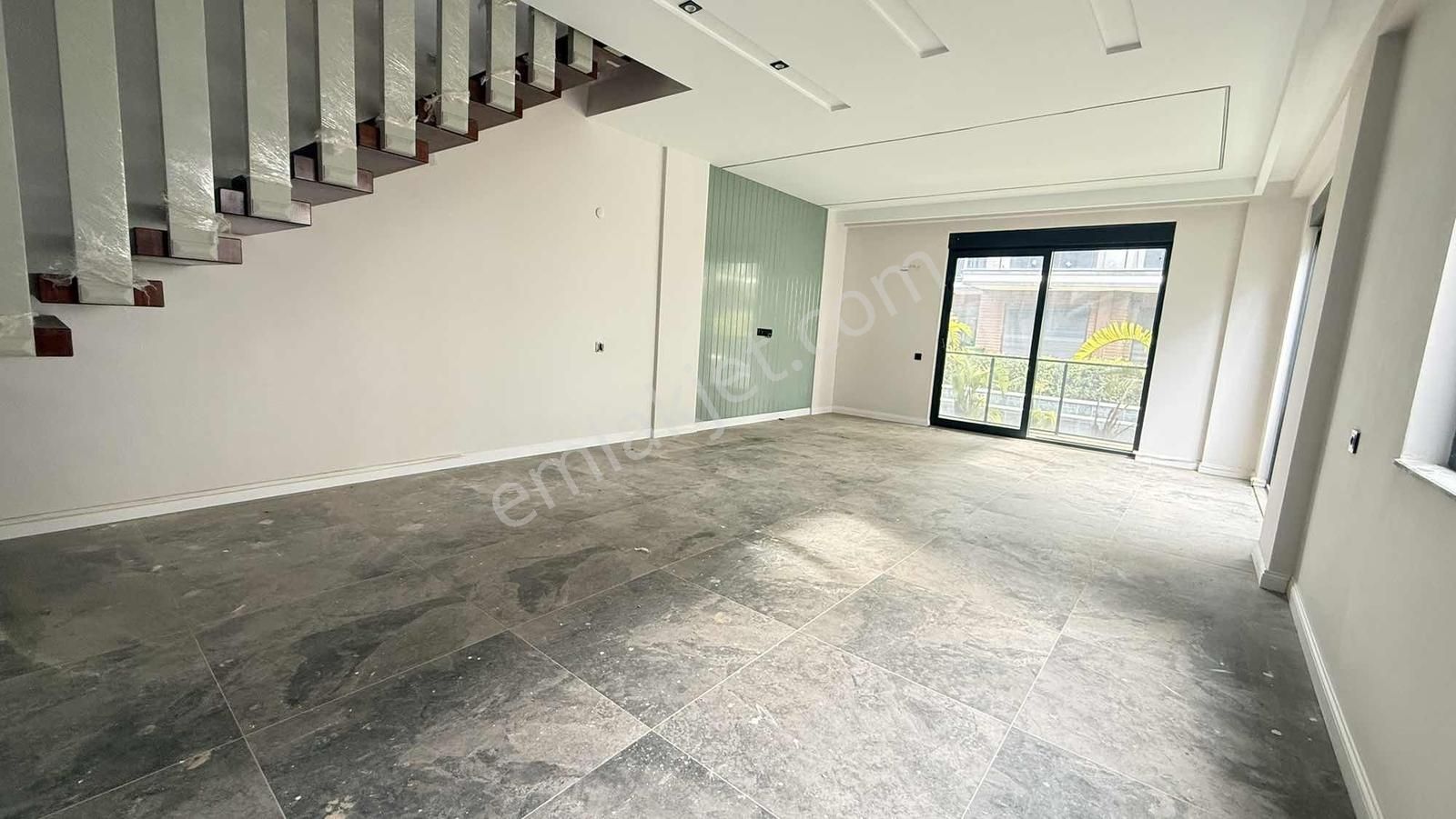 Altıntaşda Site İçerisinde 40'lık Yolda 4+1 Satılık Villa - Görsel 3