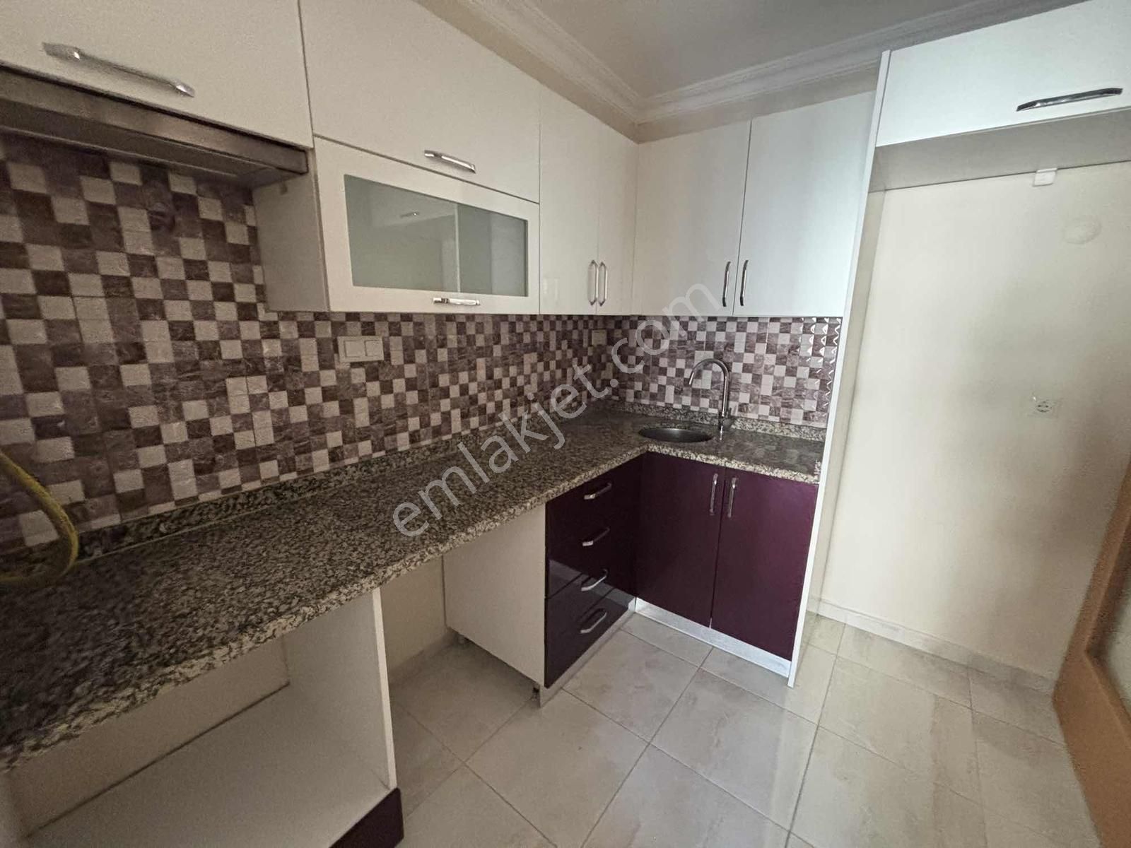 Maltepe Zümrütevlerde Yüksek Giriş 2+1 Genç Binada Ferah Daire - Görsel 14