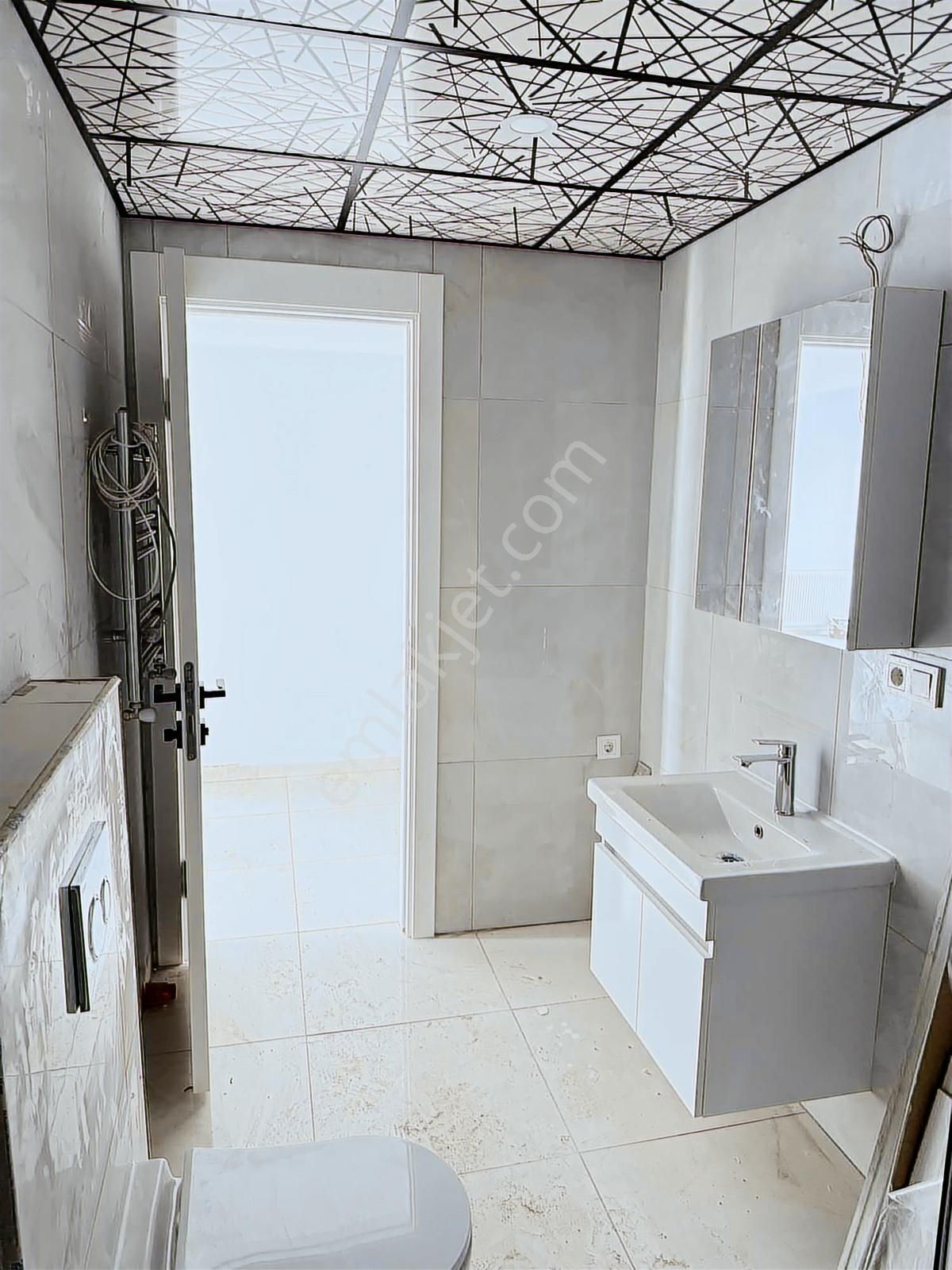 Hayat Park Sitesi / 2+1 70 M² / Bakımlı Ve Hazır ! Fırsat ! - Görsel 2