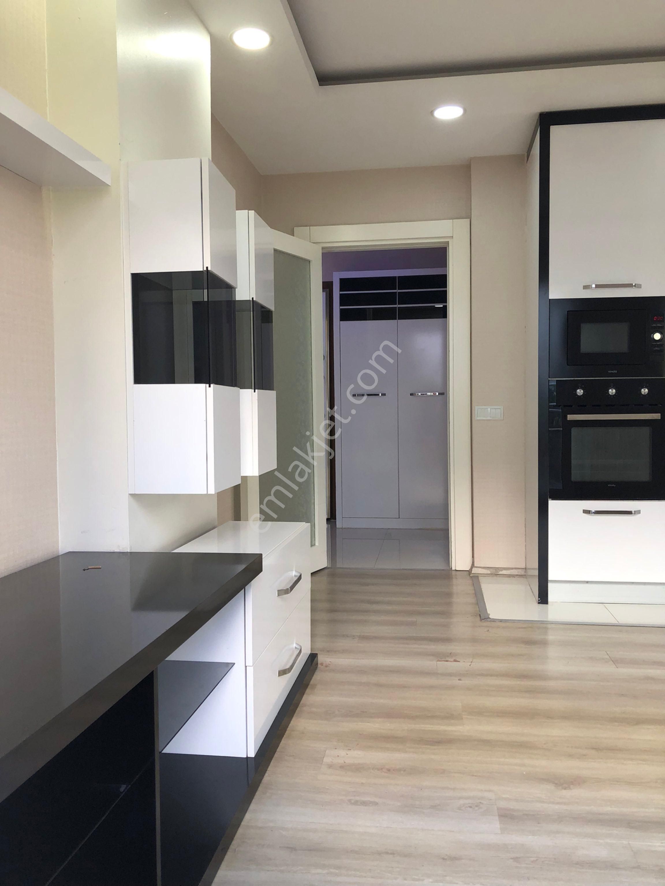 Çağlayan Barınaklar'da,denize 350 Mt,keyifli 130m2 Bahçeli,şık Ve Donanımlı (2+1)bahçe Katı - Görsel 11