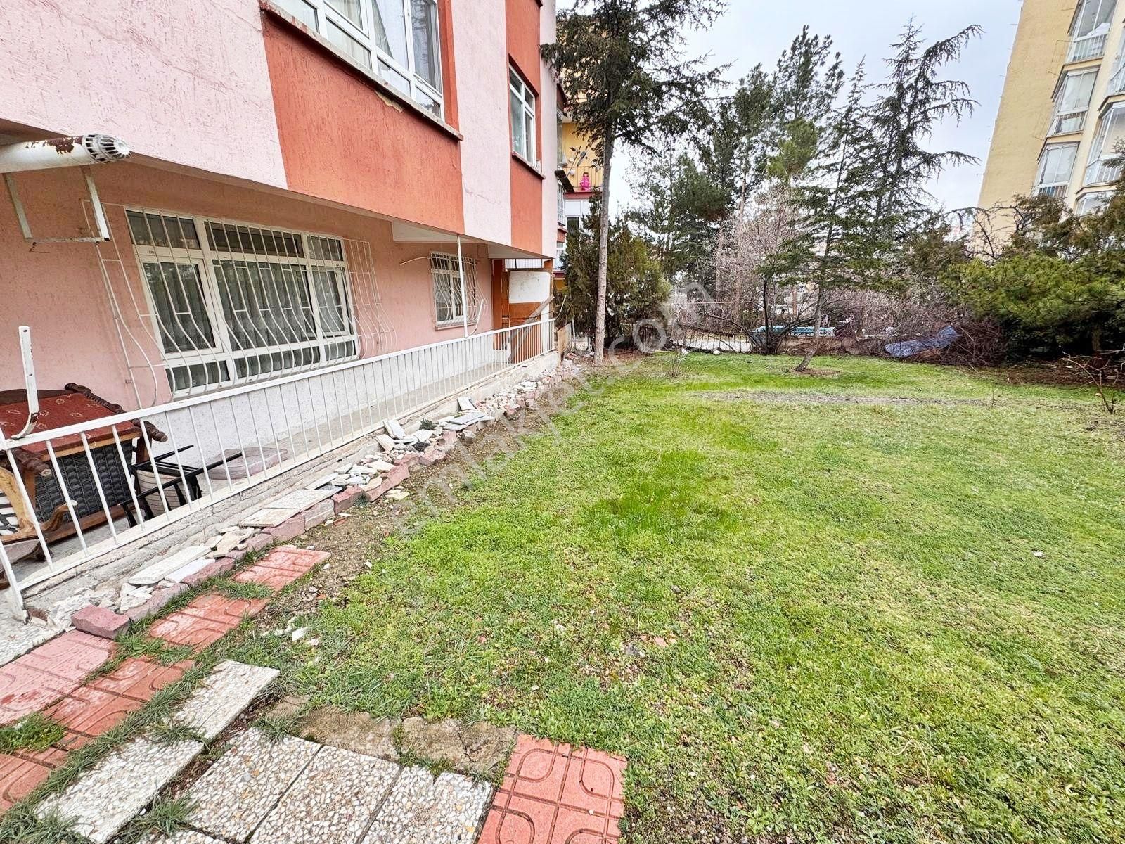 Etlik'te Müstakil Villa Tadında Bahçe Katı Yapılı 3+1 Balkonlu Önü Ve Cepheleri Açık - Görsel 23