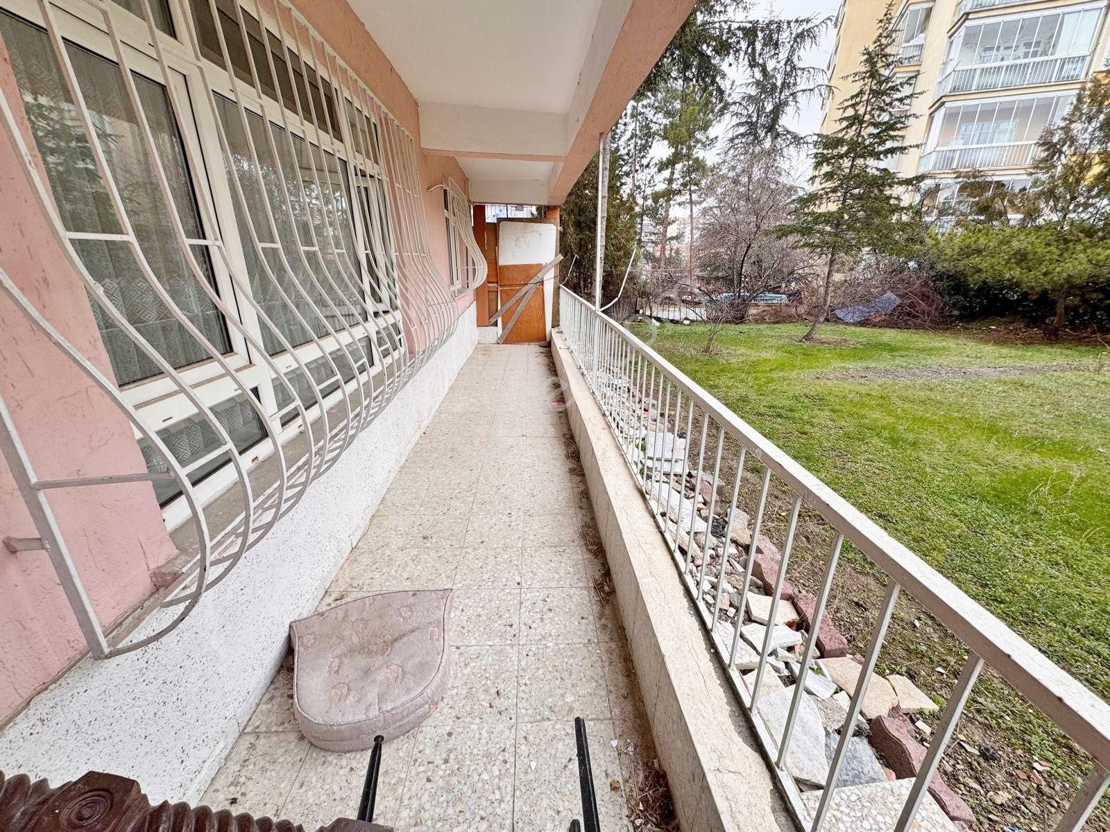 Etlik'te Müstakil Villa Tadında Bahçe Katı Yapılı 3+1 Balkonlu Önü Ve Cepheleri Açık - Görsel 22