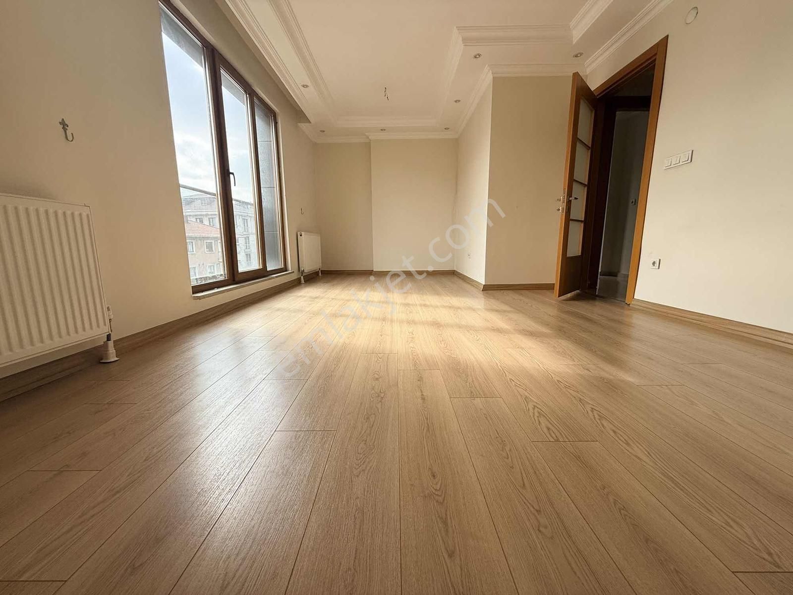 Ümraniye Elmalıkent 2+1 Kapalı Oto Parklı Site İçinde Satılık