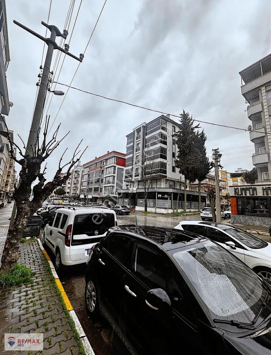 Remax Mıd'den Sıtkı Yırcalı Caddesınde Satılık 3+1 Daıre - Görsel 9