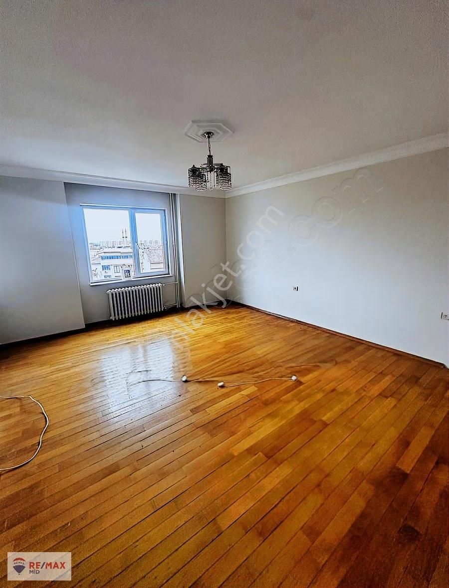 Remax Mıd'den Sıtkı Yırcalı Caddesınde Satılık 3+1 Daıre - Görsel 22
