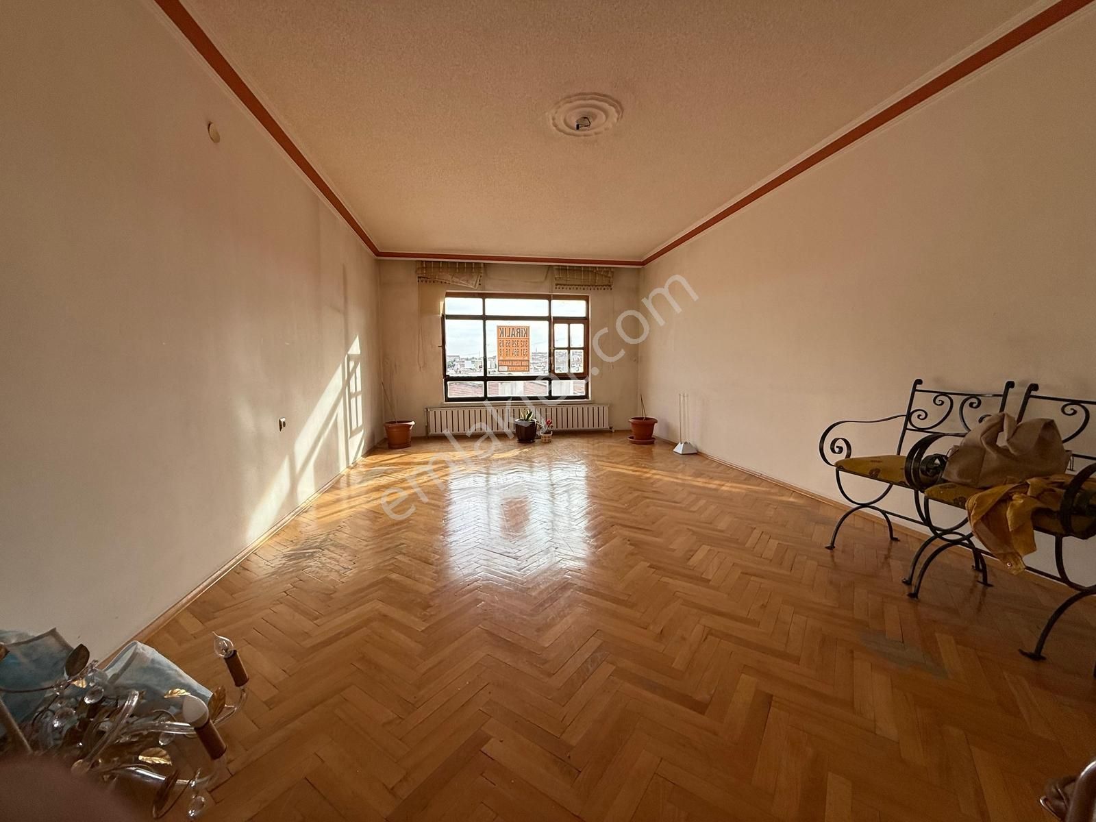 Keçiörenmerkezde 3+1metroya Ve Belediye Binanısna Yürümemesafesi