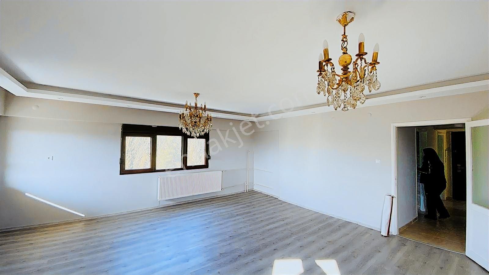 Arevtürk'den Tugay Cadde Üzerinde Kiralık 140 M2 3+1 Daire - Görsel 3