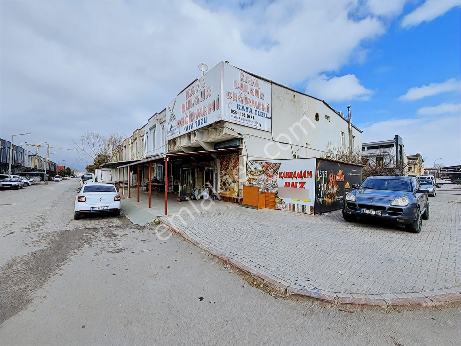 Karatay Kombassan Dükkanlarında Satılık 270m² Köşe Satlık Dükkan