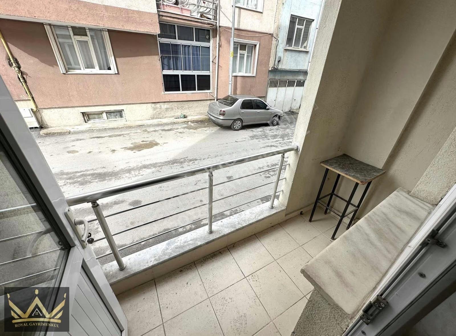 Royal Den Meydan Mahallesinde Kiralık Çift Cephe Balkonlu 1+1 - Görsel 3
