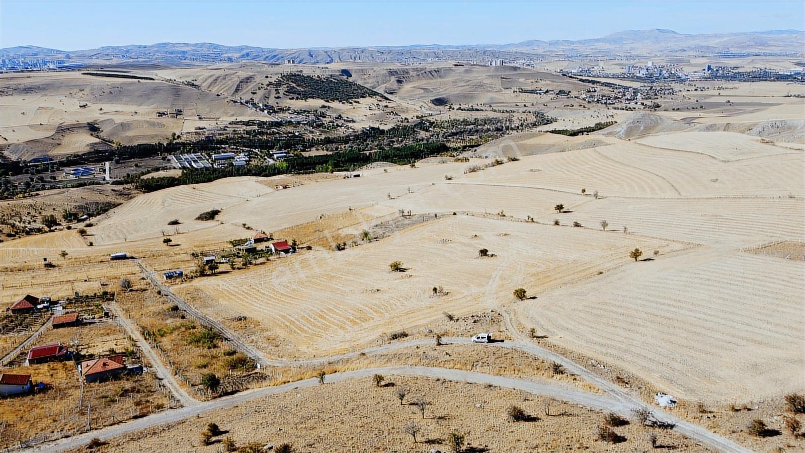 Gicik De Emsallarin Altında Yol Kenarı Manzaralı 2.600 Metre