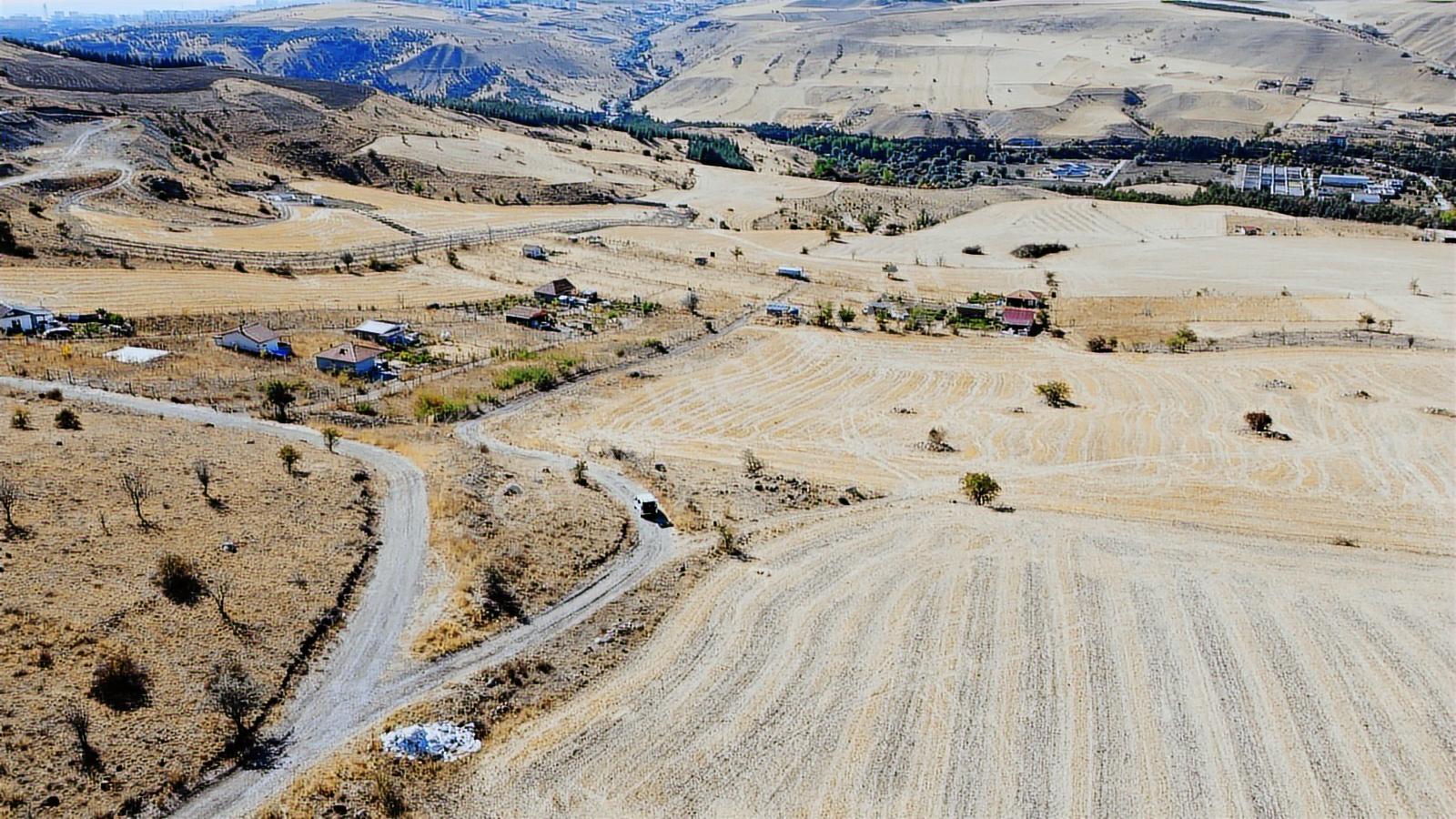 Gicik De Emsallarin Altında Yol Kenarı Manzaralı 2.600 Metre - Görsel 21