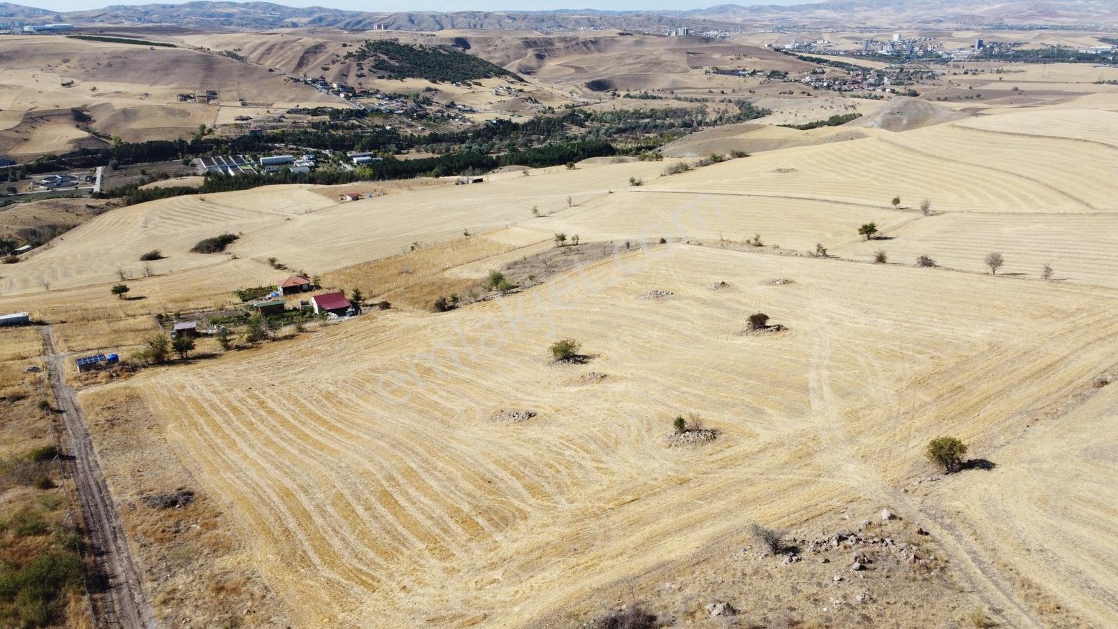 Gicik De Emsallarin Altında Yol Kenarı Manzaralı 2.600 Metre - Görsel 30