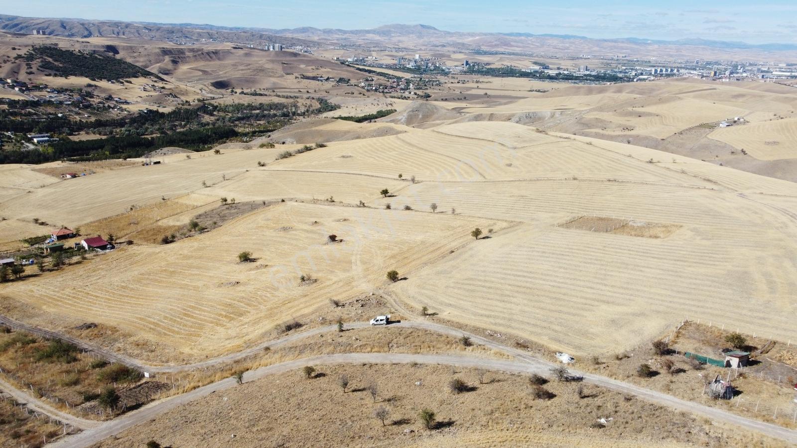 Gicik De Emsallarin Altında Yol Kenarı Manzaralı 2.600 Metre - Görsel 26