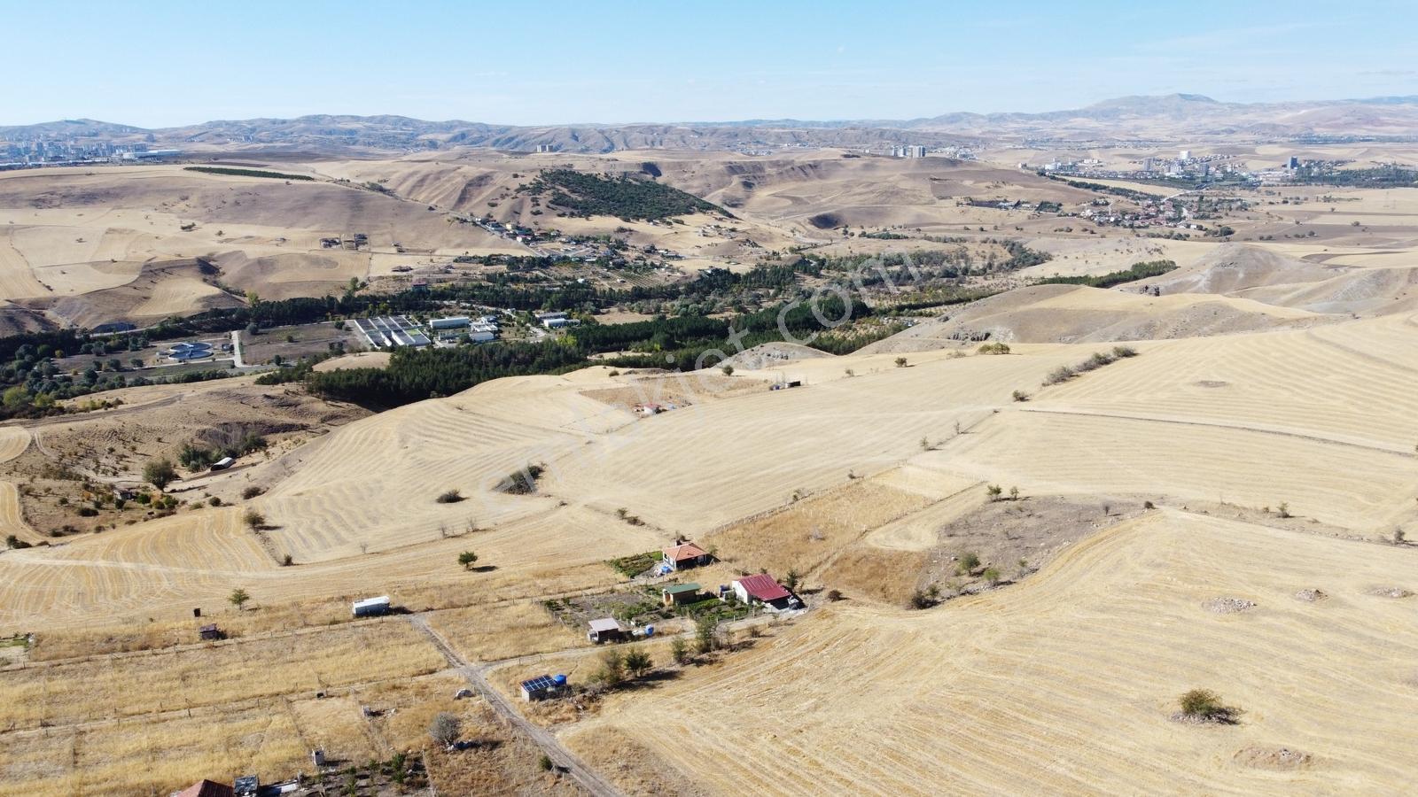 Gicik De Emsallarin Altında Yol Kenarı Manzaralı 2.600 Metre - Görsel 13
