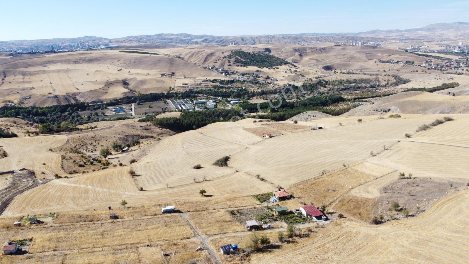 Gicik De Emsallarin Altında Yol Kenarı Manzaralı 2.600 Metre - Görsel 10