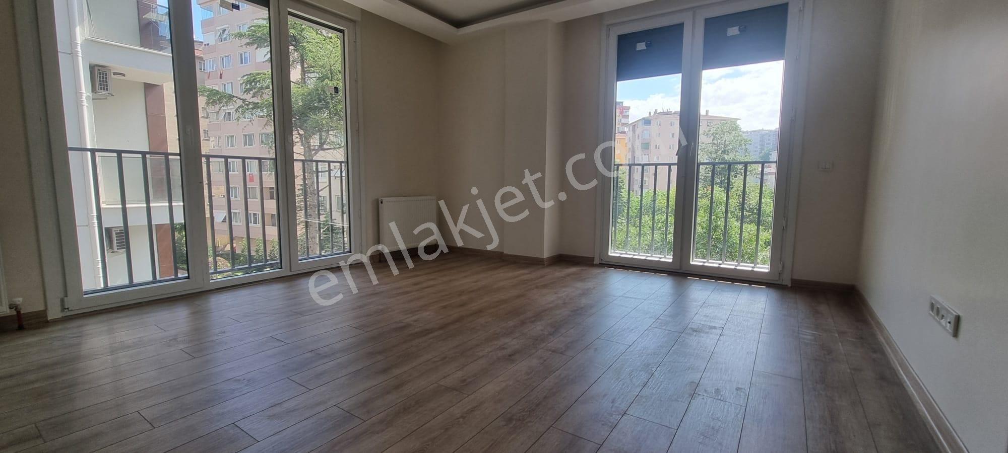 Bostancı Da Çok Merkezi Konumda Sakin Sokakta 2+1 Kombili Daire