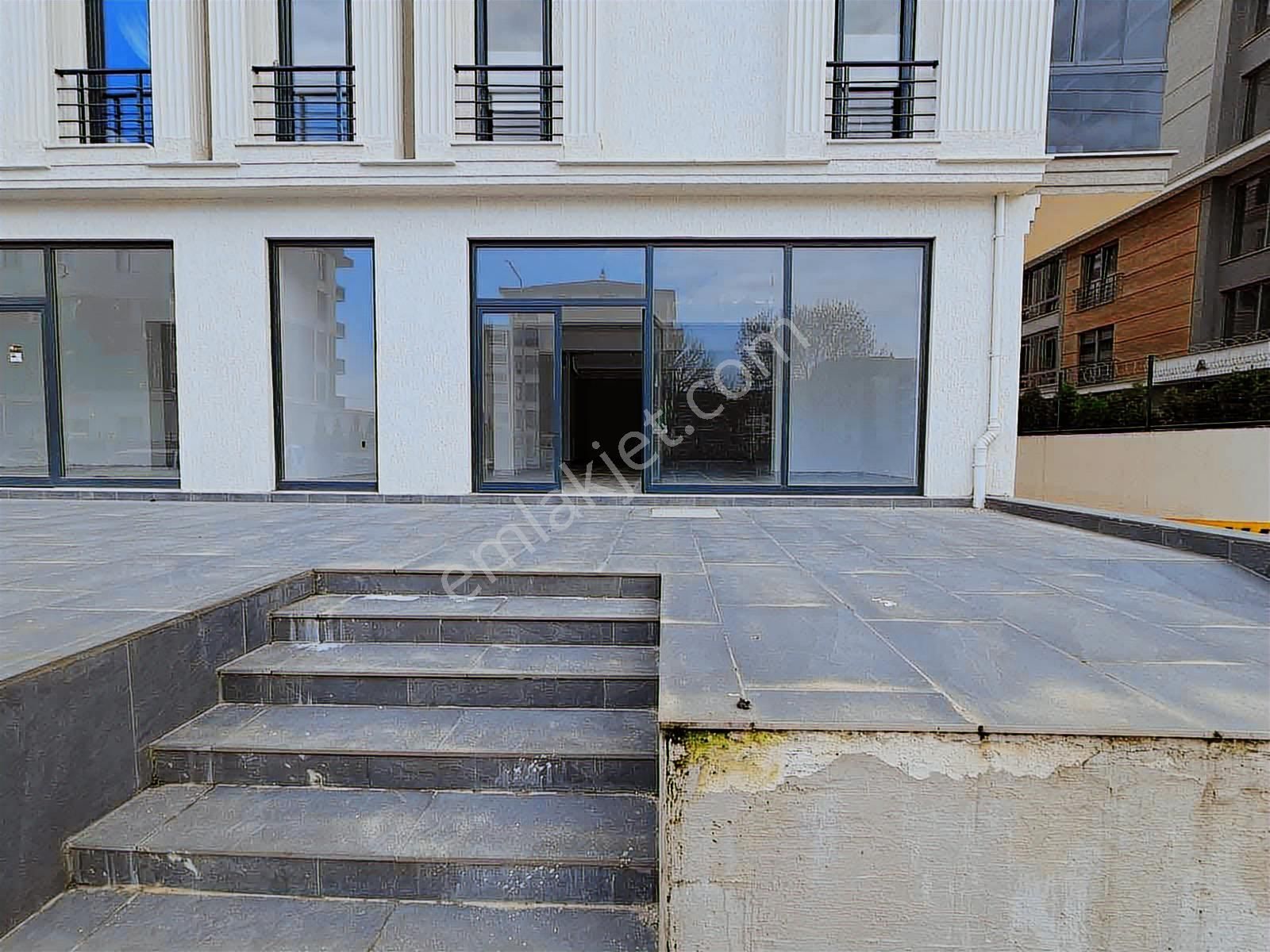 Atlıçayır Bulvarında Yami Optimum'da Kiralık Dükkan