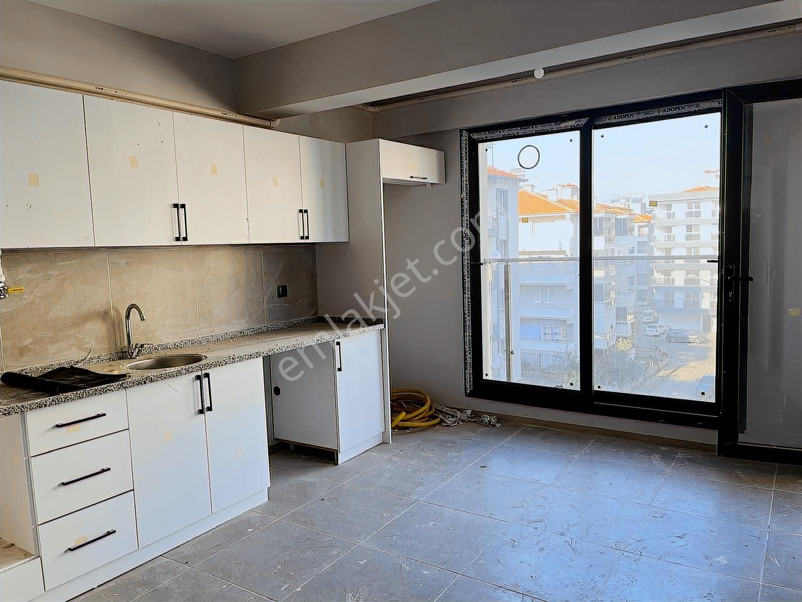 Salihli Şehitler Mahallesinde 3.kat Otoparklı Sıfır 3+1 Daire - Görsel 15