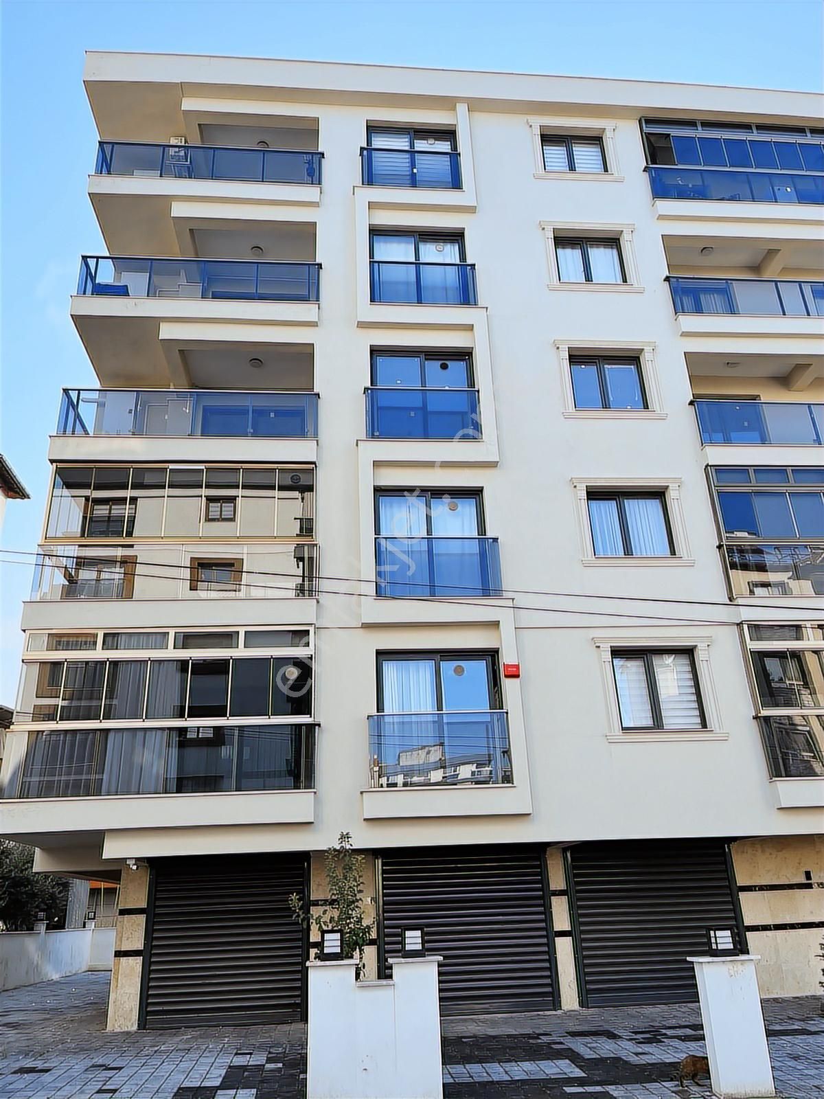 Salihli Şehitler Mahallesinde 3.kat Otoparklı Sıfır 3+1 Daire