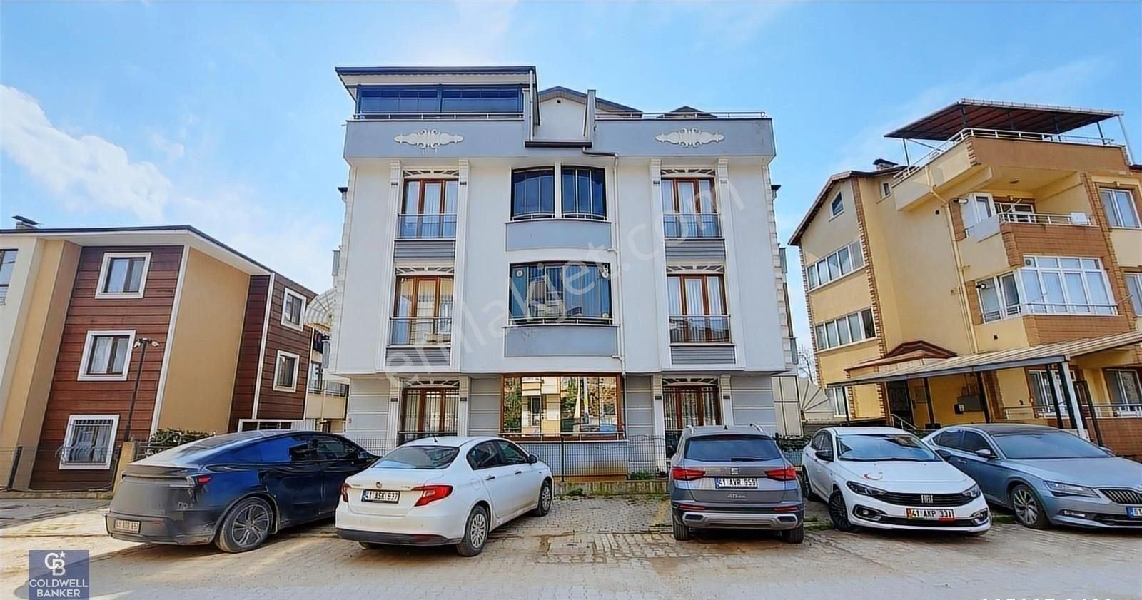Derince Çınarlı Merkezi Konum Satılık 3+1 Bakımlı Dubleks Daire